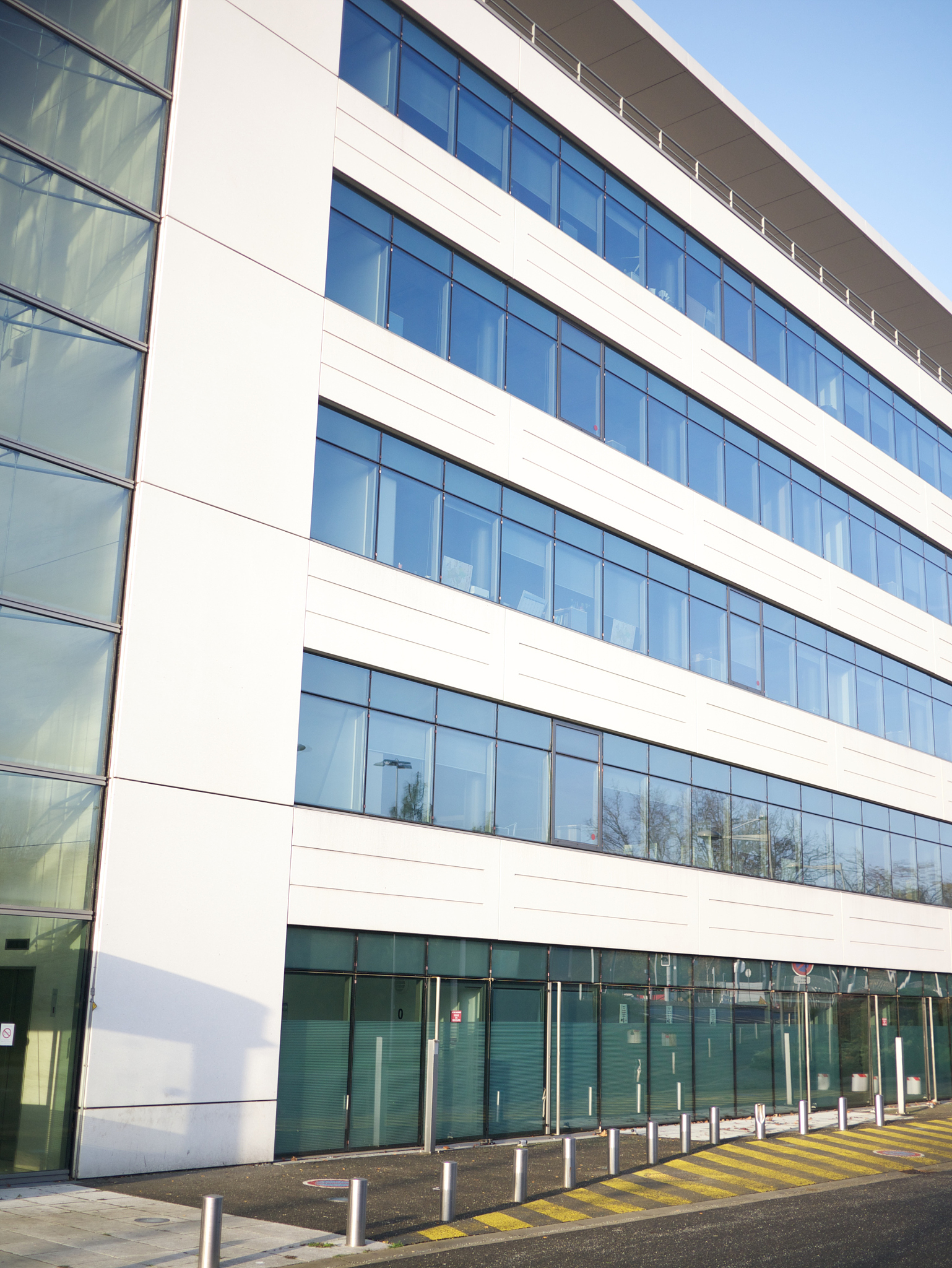 This document is the structural design and calculation for the office building of Zaozhuang Sanhe Machinery CoLtd 翻译成中文