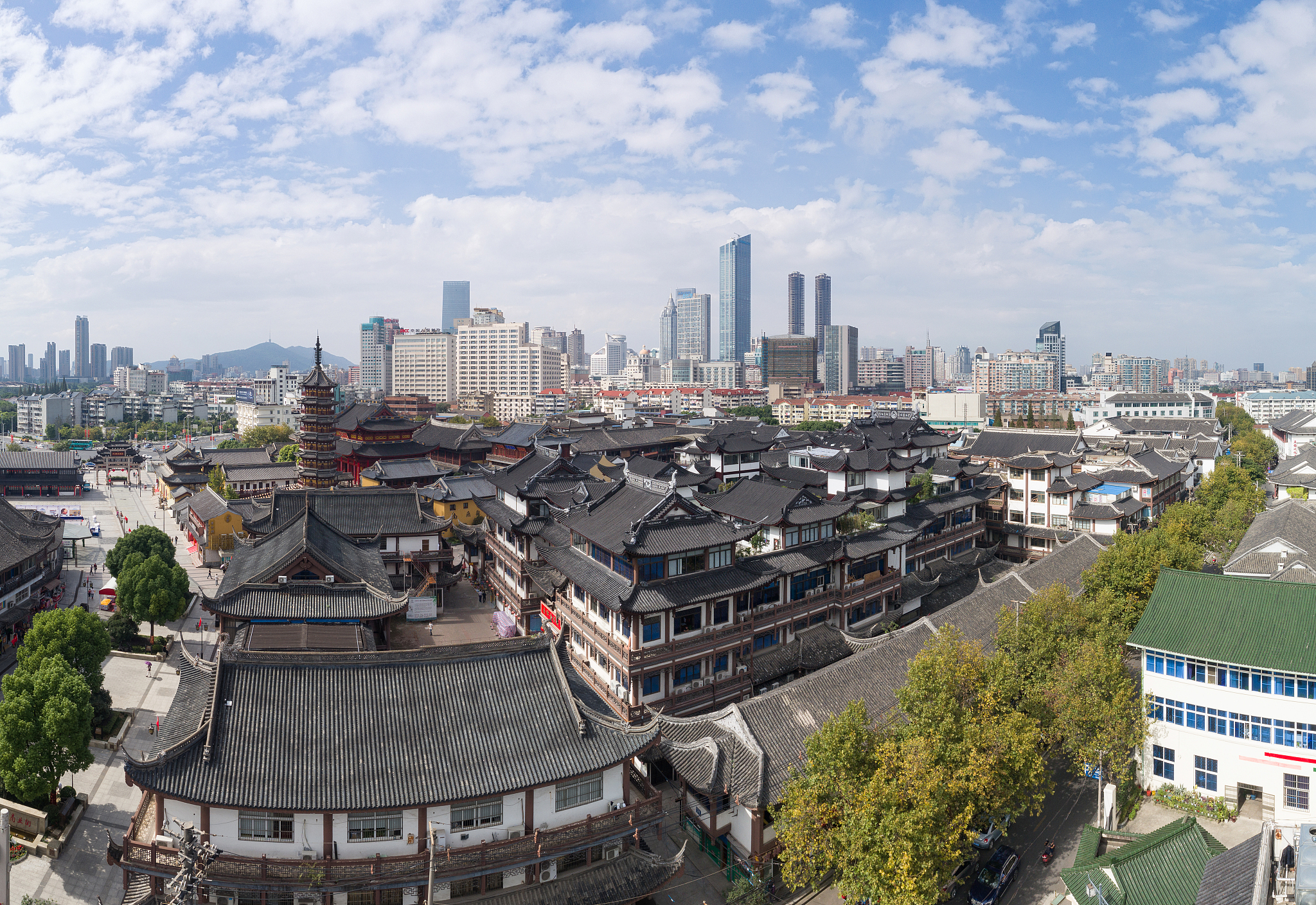 请帮我写1篇不少于800汉字的博客文章语言要幽默风趣。主题是：徐州有几个区和几个县江苏徐州市下辖区县格局演变历史