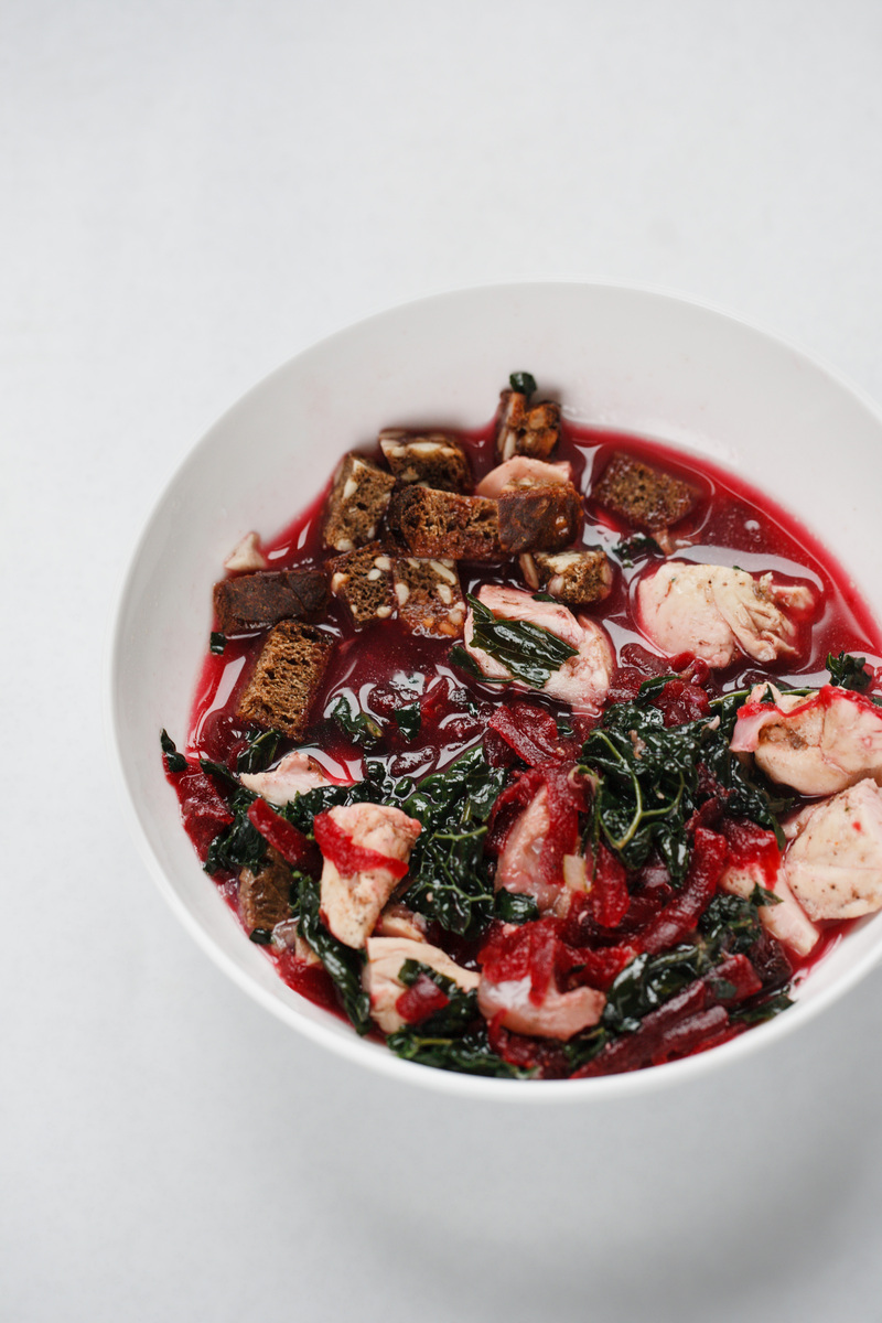 请根据以下模板写一份相似的文案使其更有画面感更加诱惑力文字数量大致相同每天上班我都会带上这个捞汁水煮菜酸辣脆爽低卡又好吃碗里放黄瓜煮熟的魔芋丝木耳西兰花小番茄水煮蛋和玉米条件好的来点大虾一点香菜倒入半碗凉白开重点就是这个泰式酸辣汁酸辣爽口味道特别香浓口盖腌制半小时即可开吃清爽解腻快试试吧