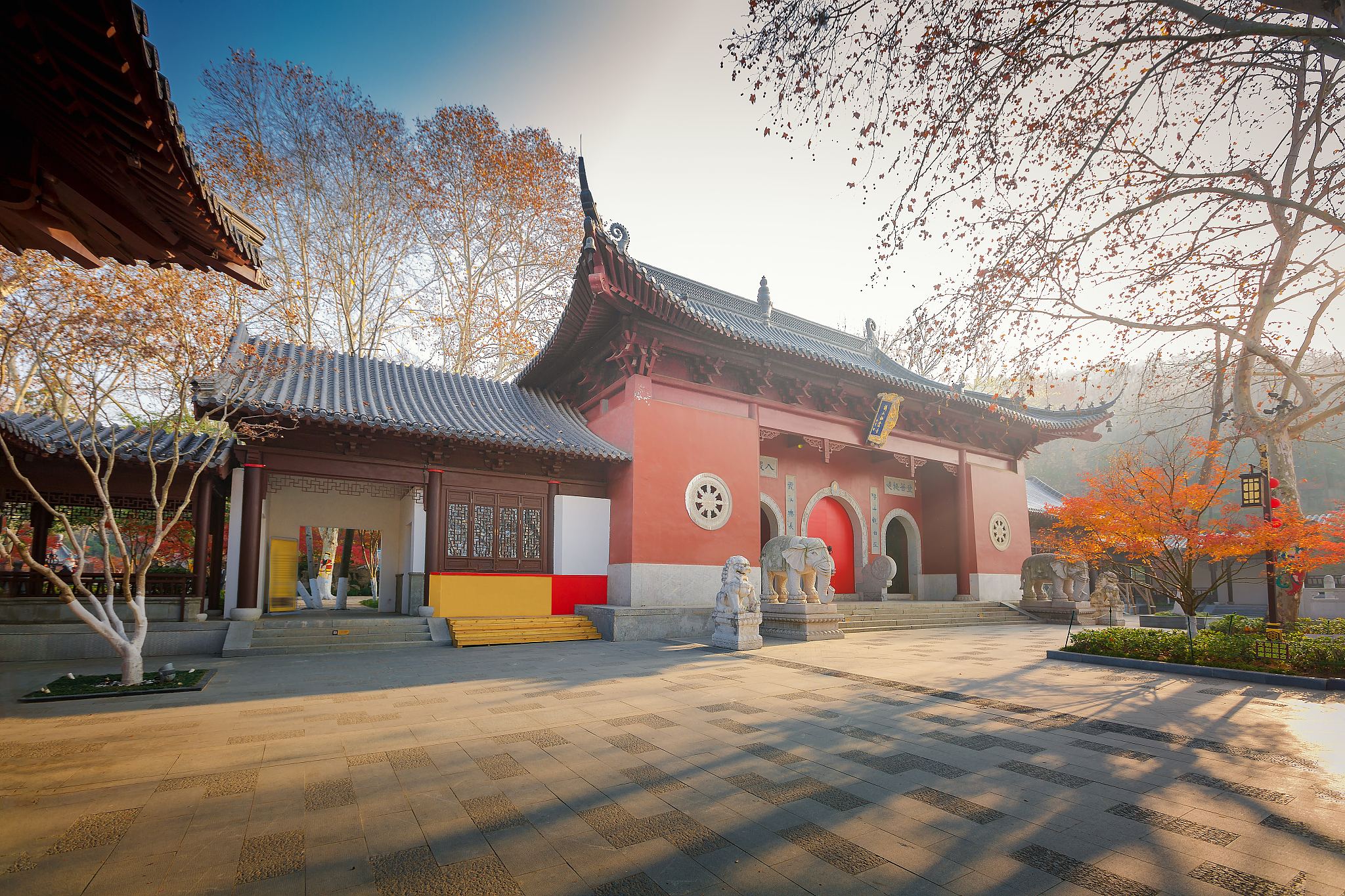晨曦中的栖霞寺秋景+南京