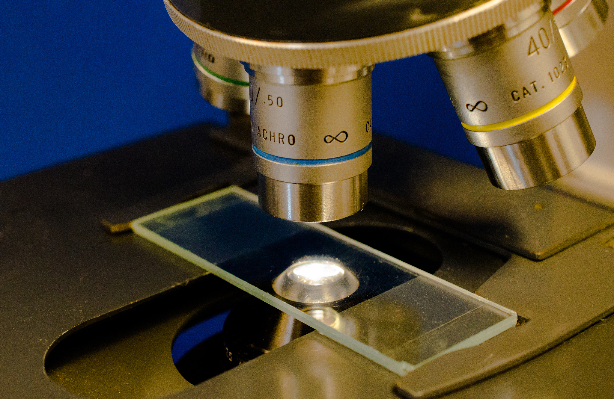 用zemax软件来设计一款用对称式目镜的显微镜