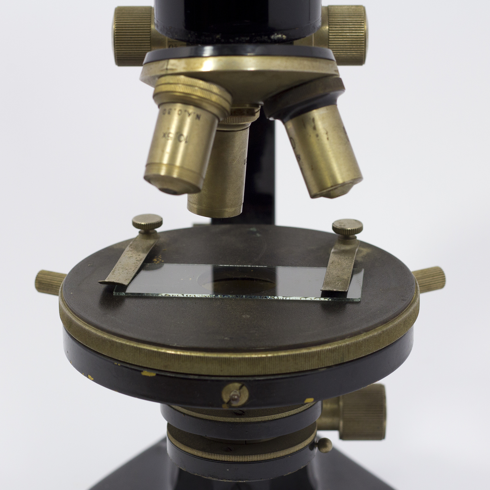 分光计读数盘双游标设计的原因及作用