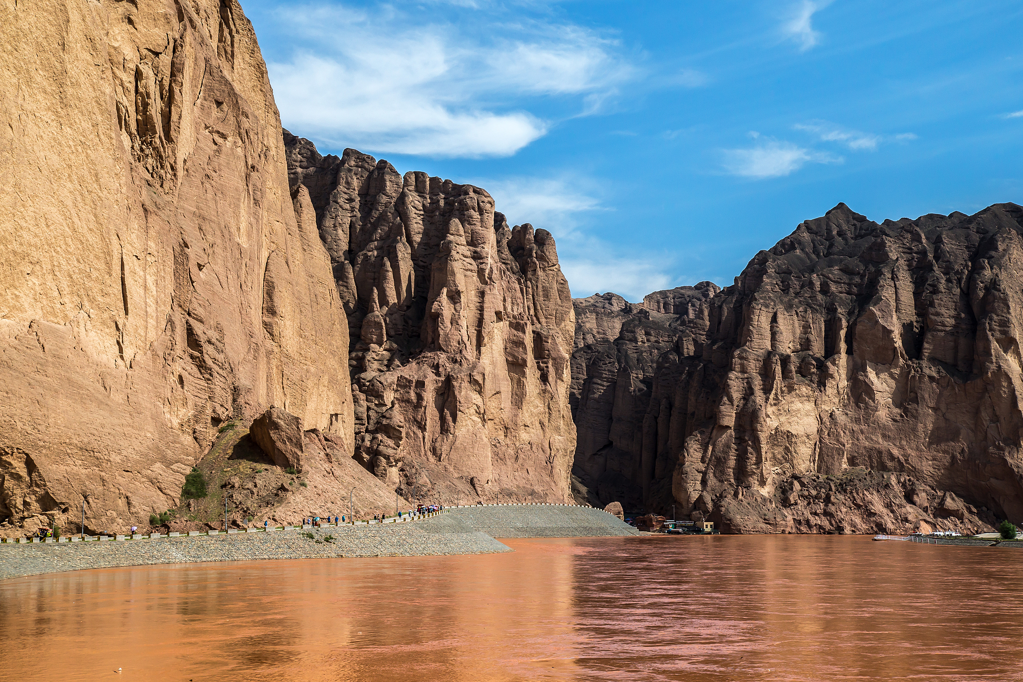 写一段黄河甘肃段的文艺文章