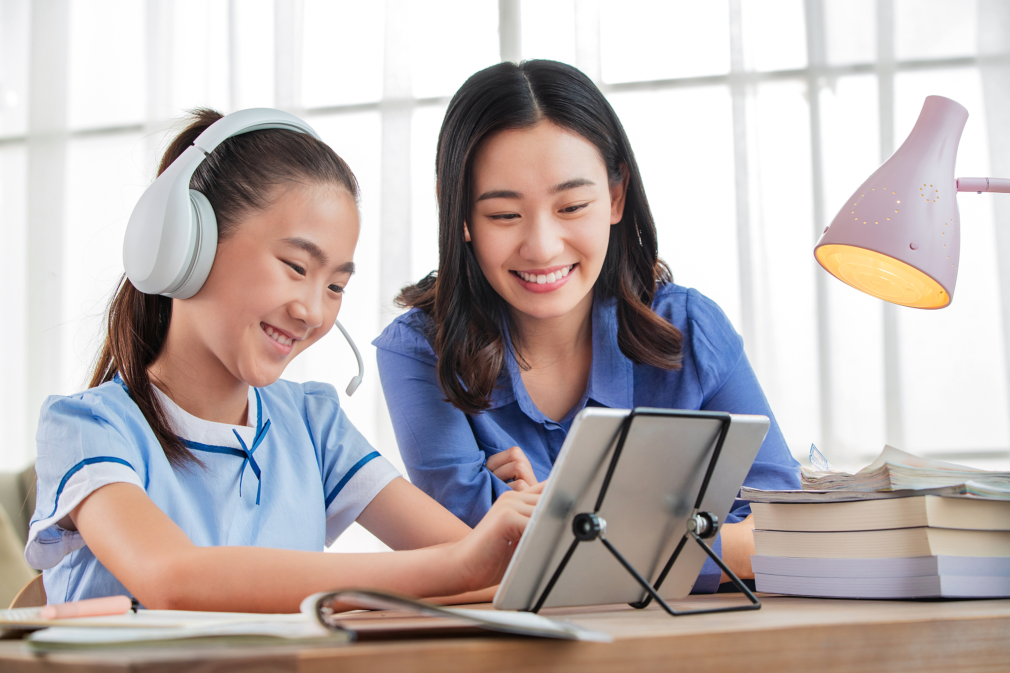 写一篇小学生英语听力训练方法的中文文案
