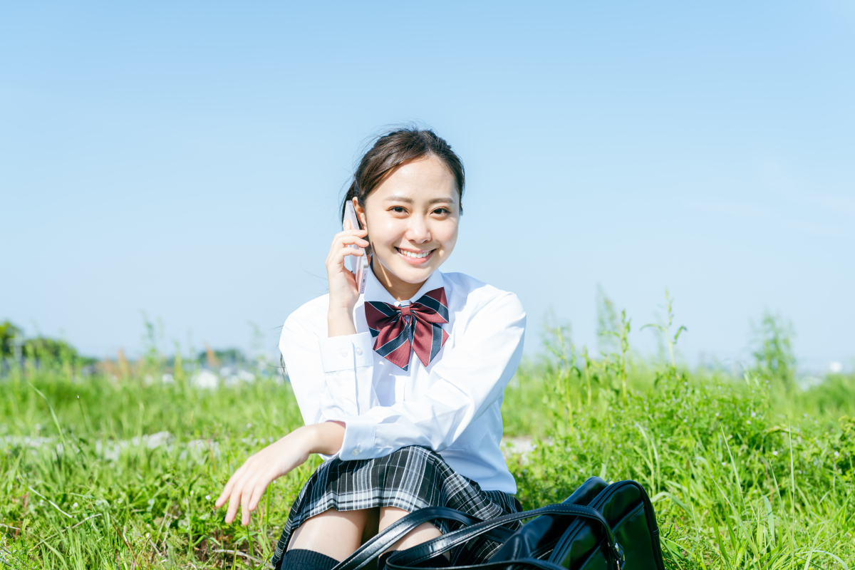 写一段五十字的文字关于初中生上学前的微笑