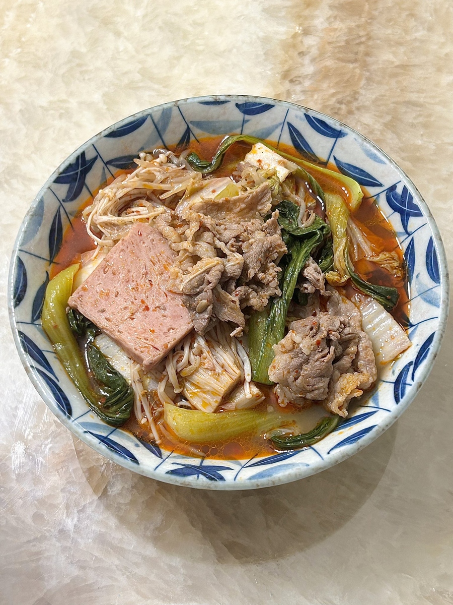 麻辣烫店点评：正宗辣味，环境舒适，性价比高！