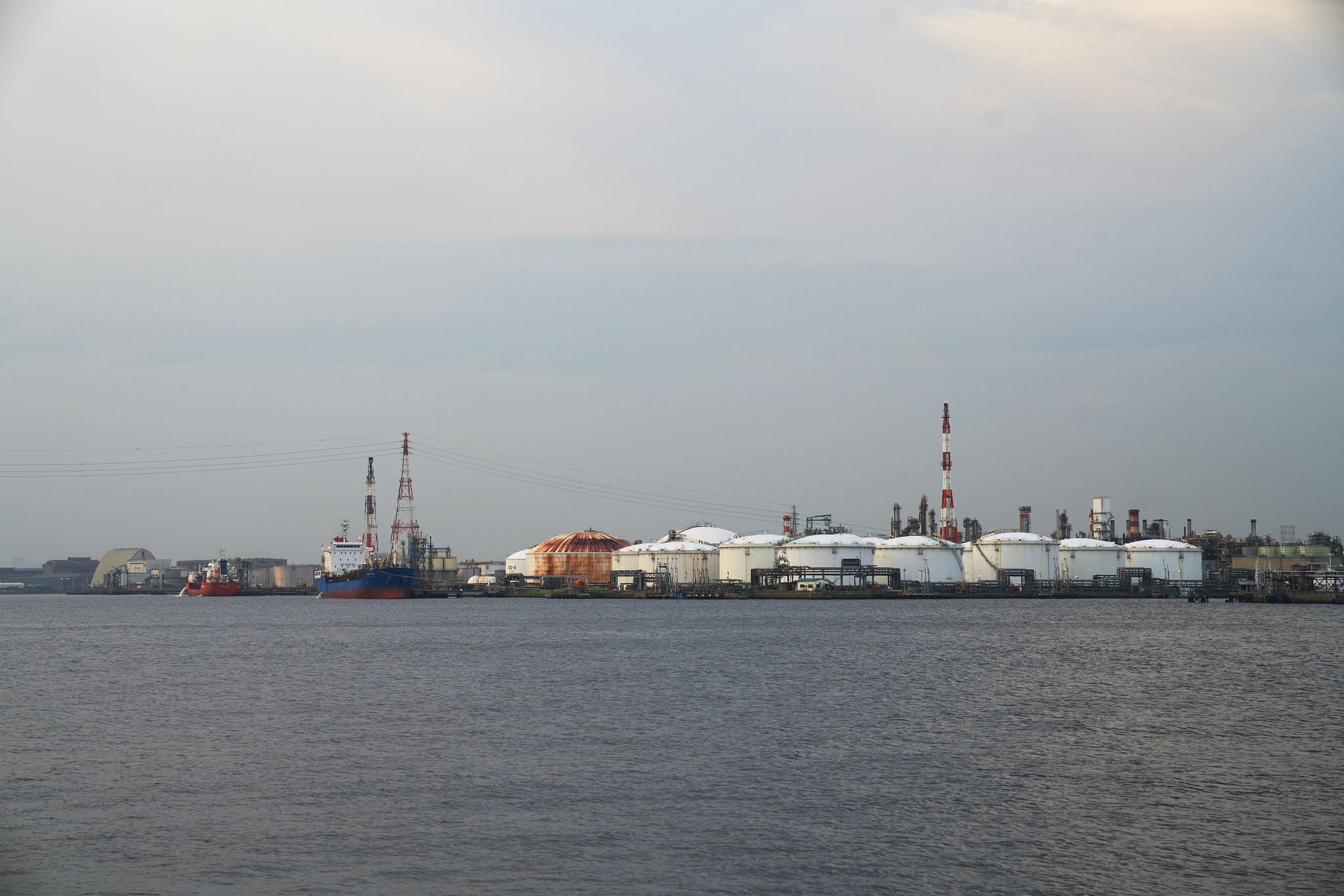 the pier at the seaside in tokyo.