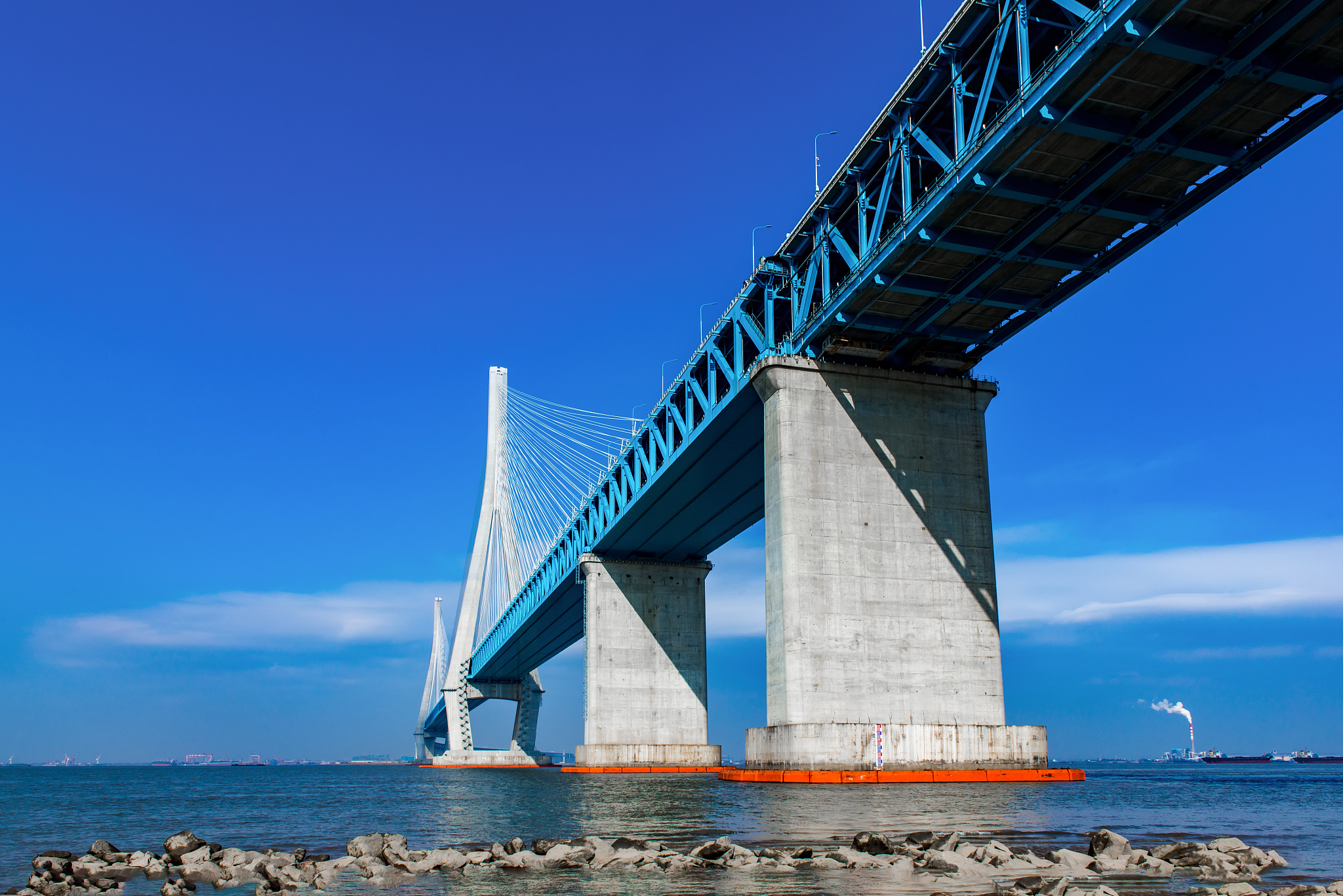 金门大桥：造型独特、结构创新、经济效益显著、施工技术领先