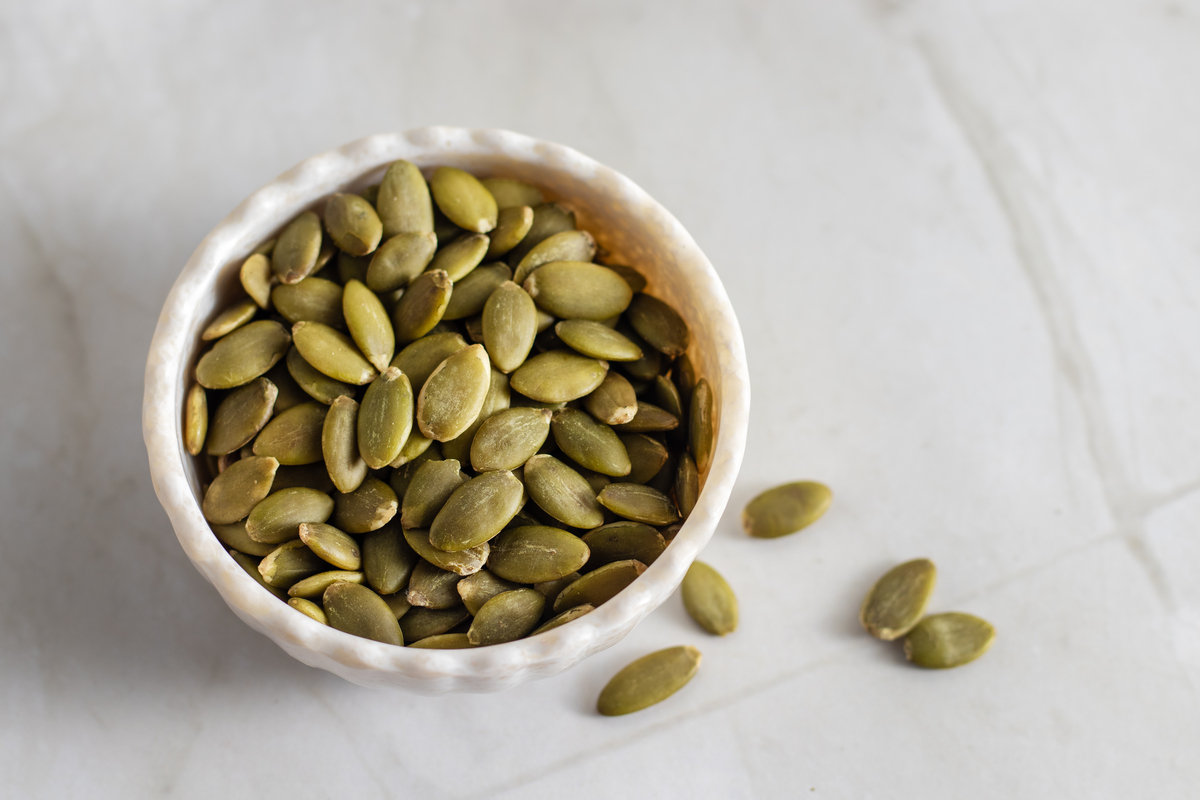 南瓜子仁黑膜有毒吗？吃南瓜子仁要注意什么？