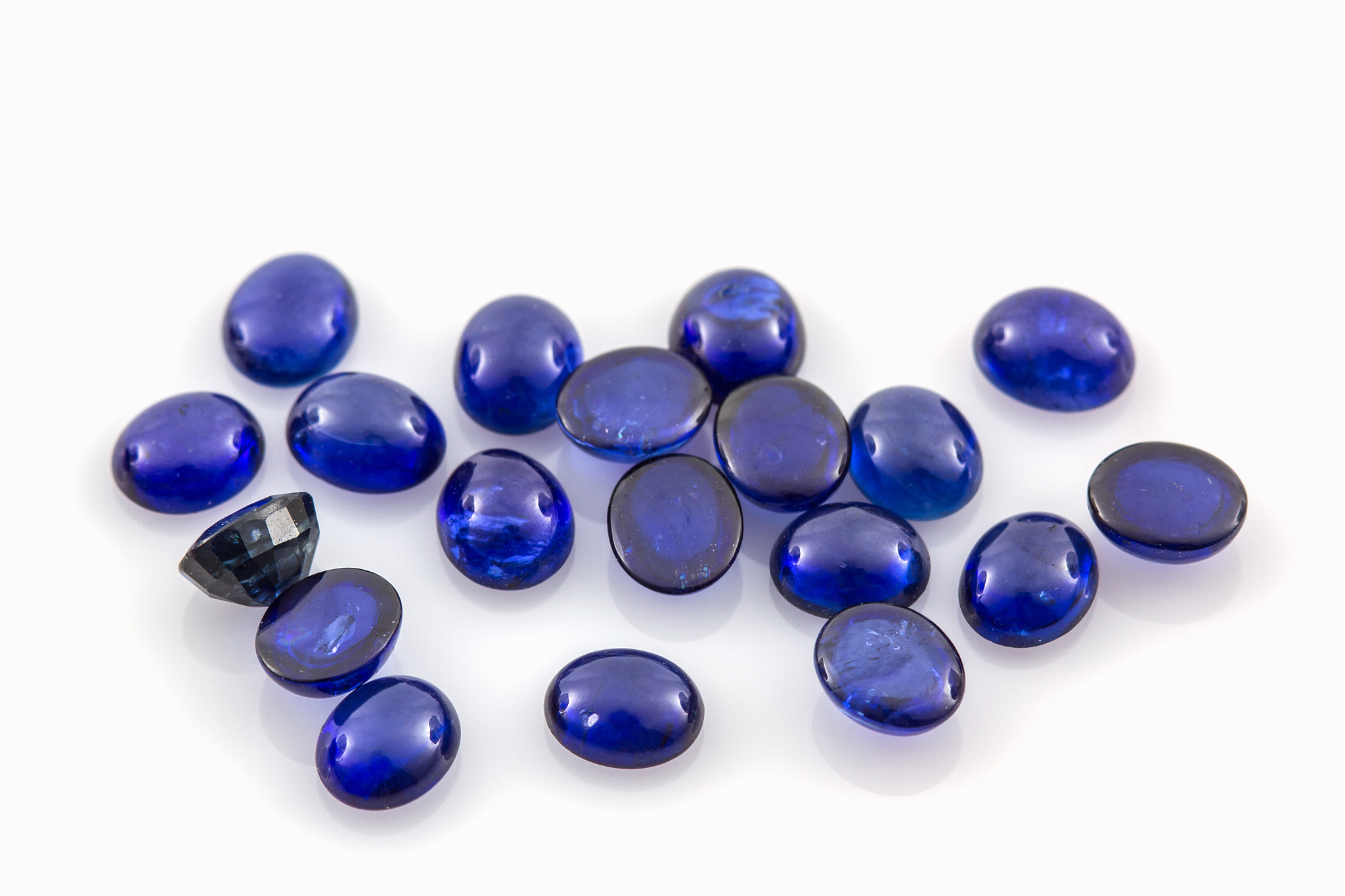 蓝矿石功效与作用：镇静安神、增强自信、促进沟通 | 深入了解蓝矿石的奇妙力量