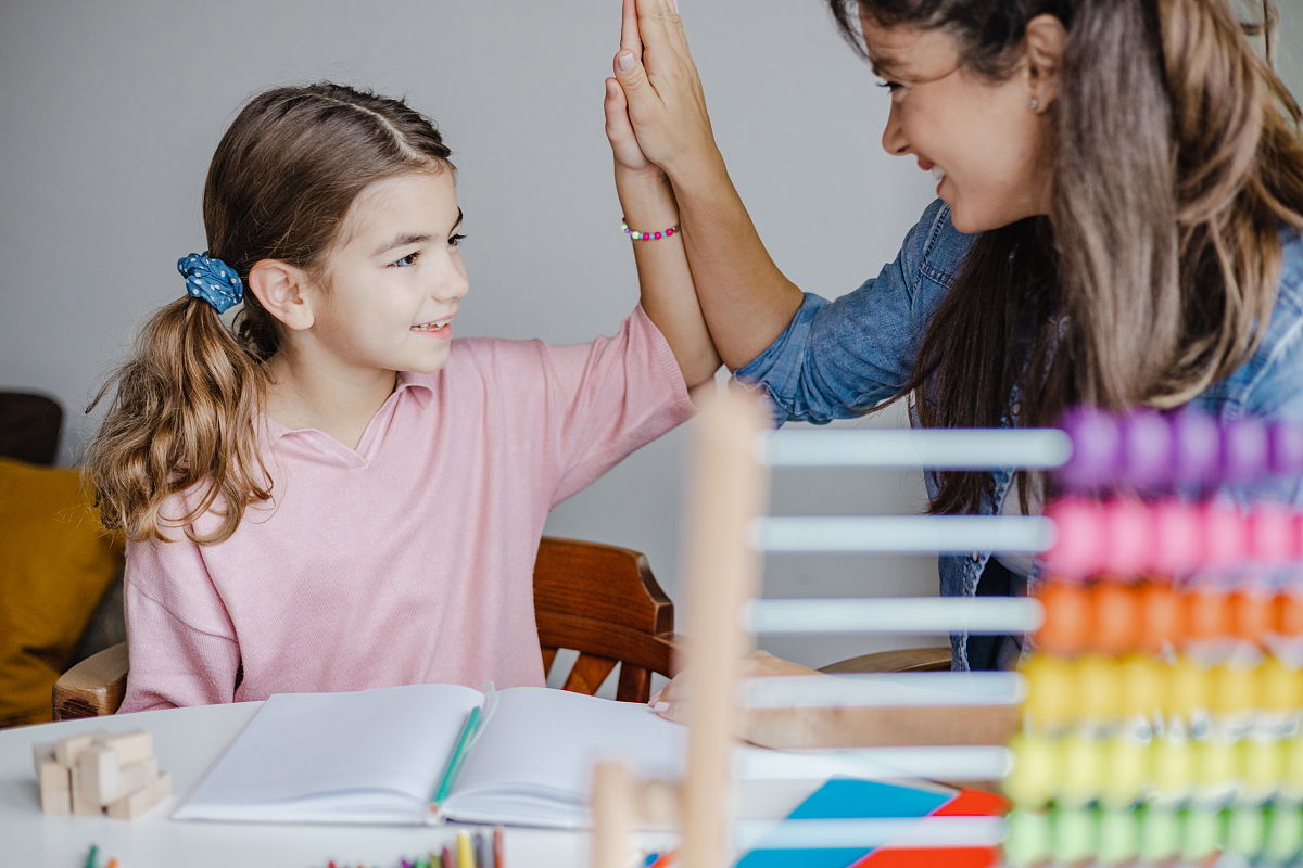 我的女儿成绩不好帮我写一封信给她标题《你真很有天赋》