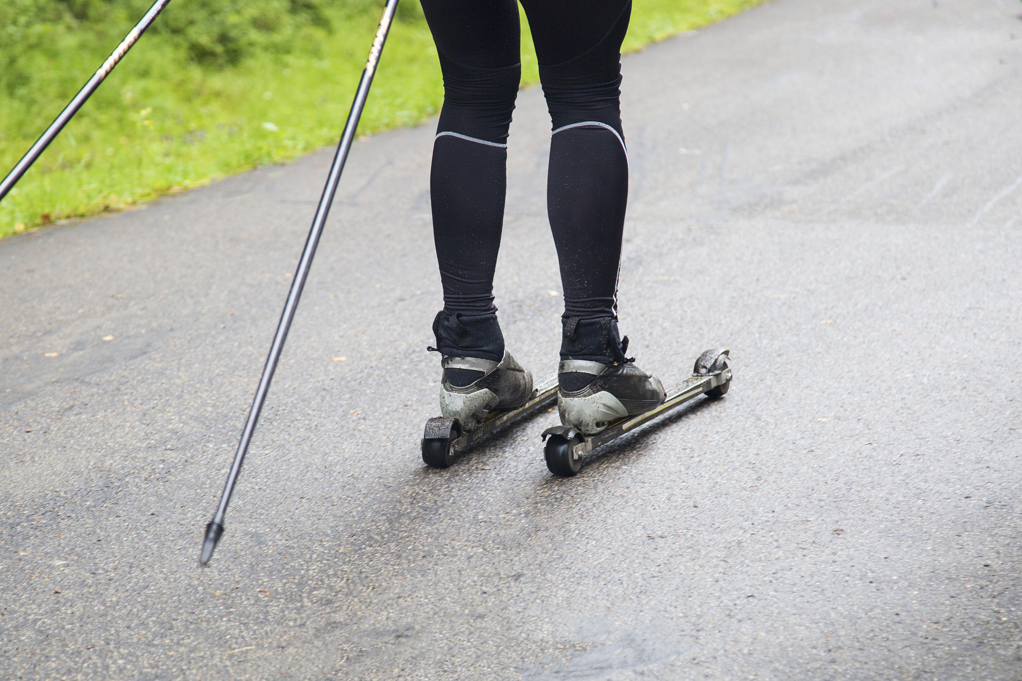越野滑轮自由式有几个滑行技术动作