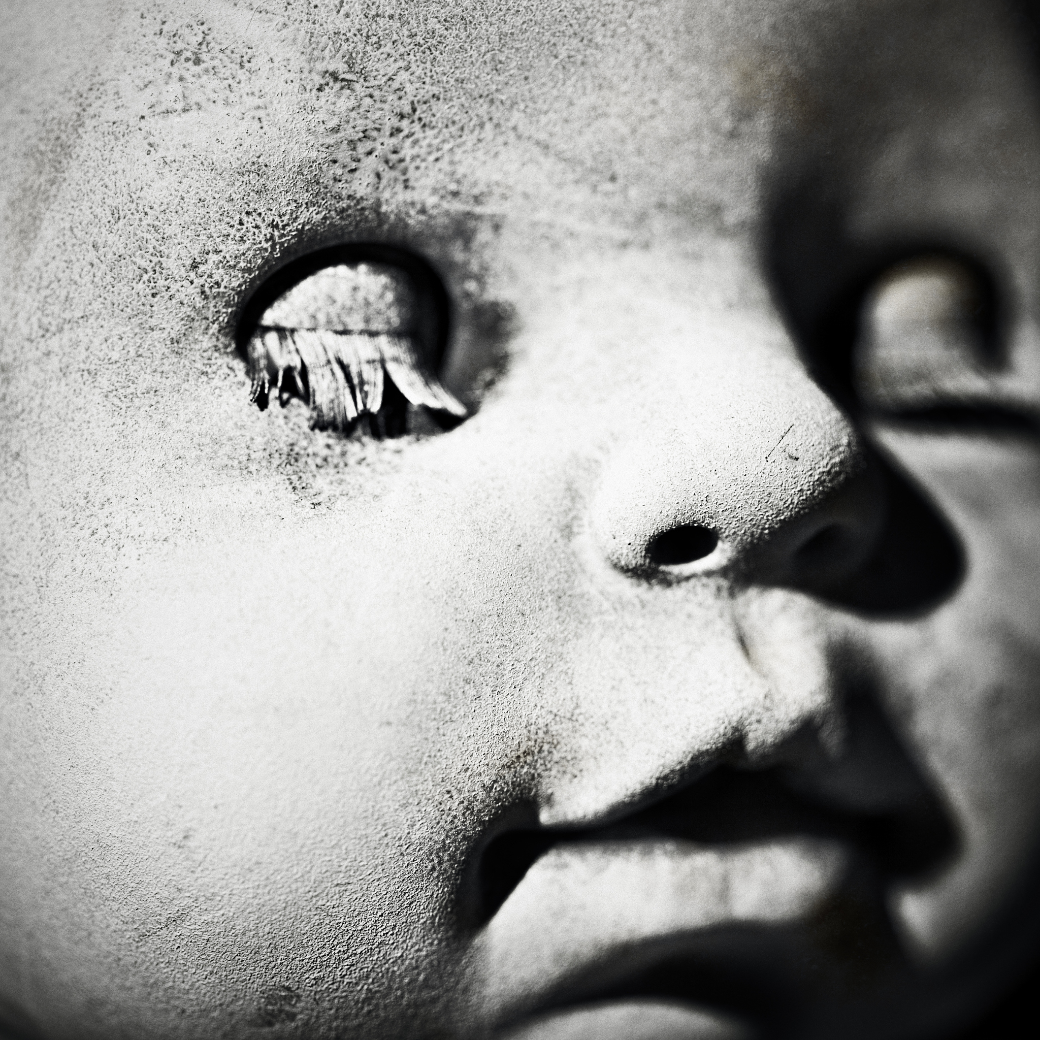 在弗洛姆看来，现代社会如何造成了人的病态？