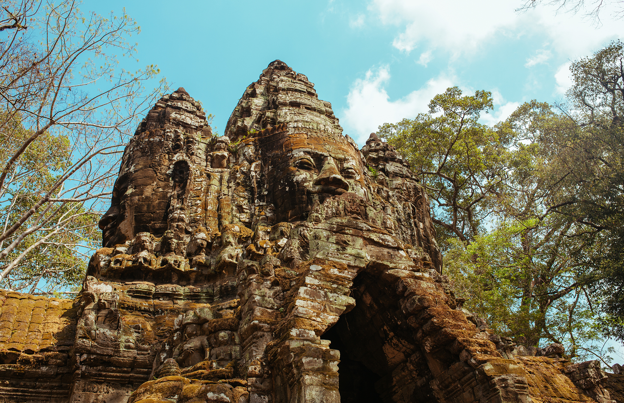 stone statues of faces in cambodian angkor wat temple near siem 