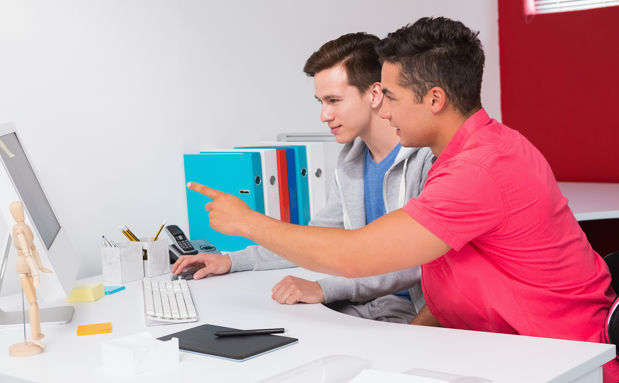 students working together on computer