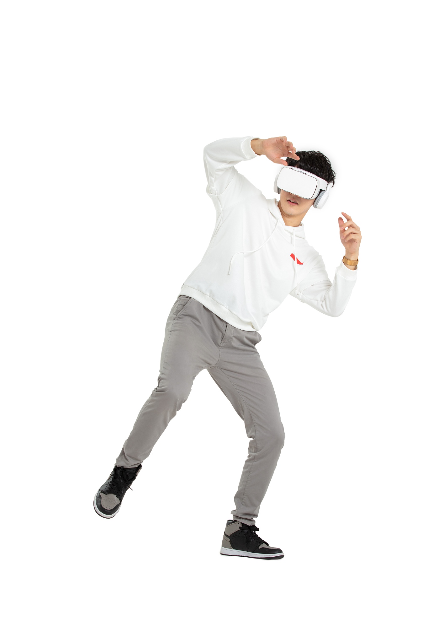 带着vr娱乐互动的年轻男生