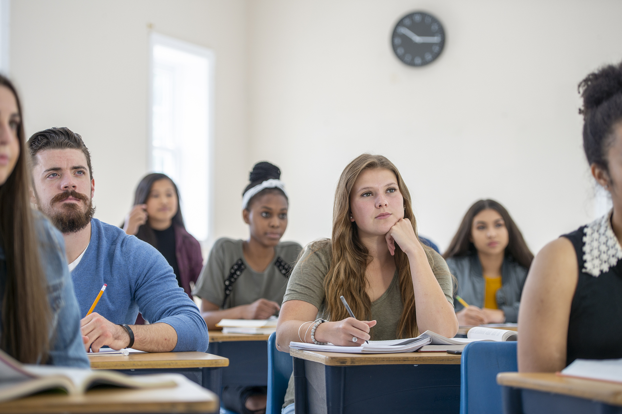 对大学英语老师的访谈内容以问答的形式呈现并且是中文1500字