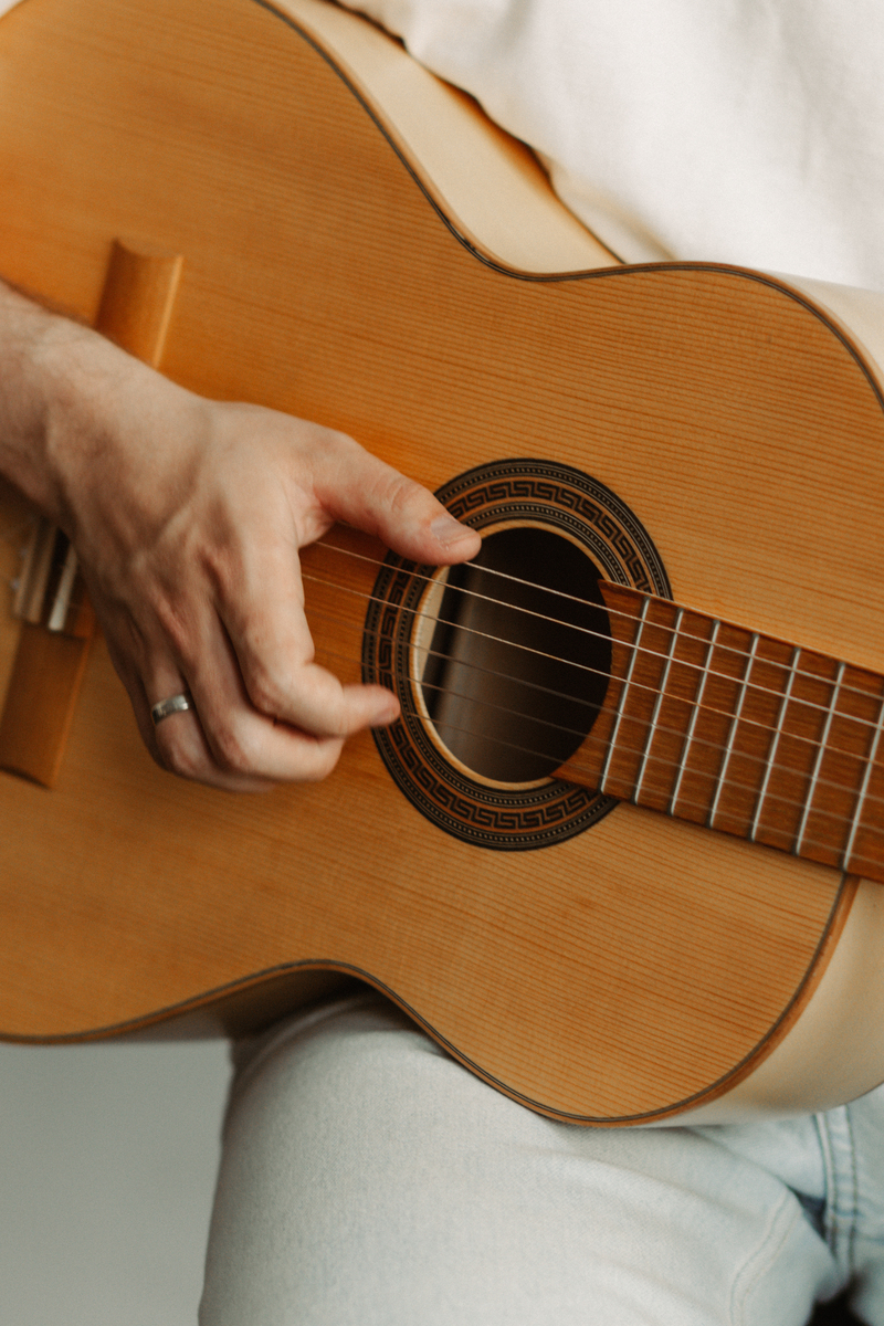 吉他面板怎么才能不鼓起来