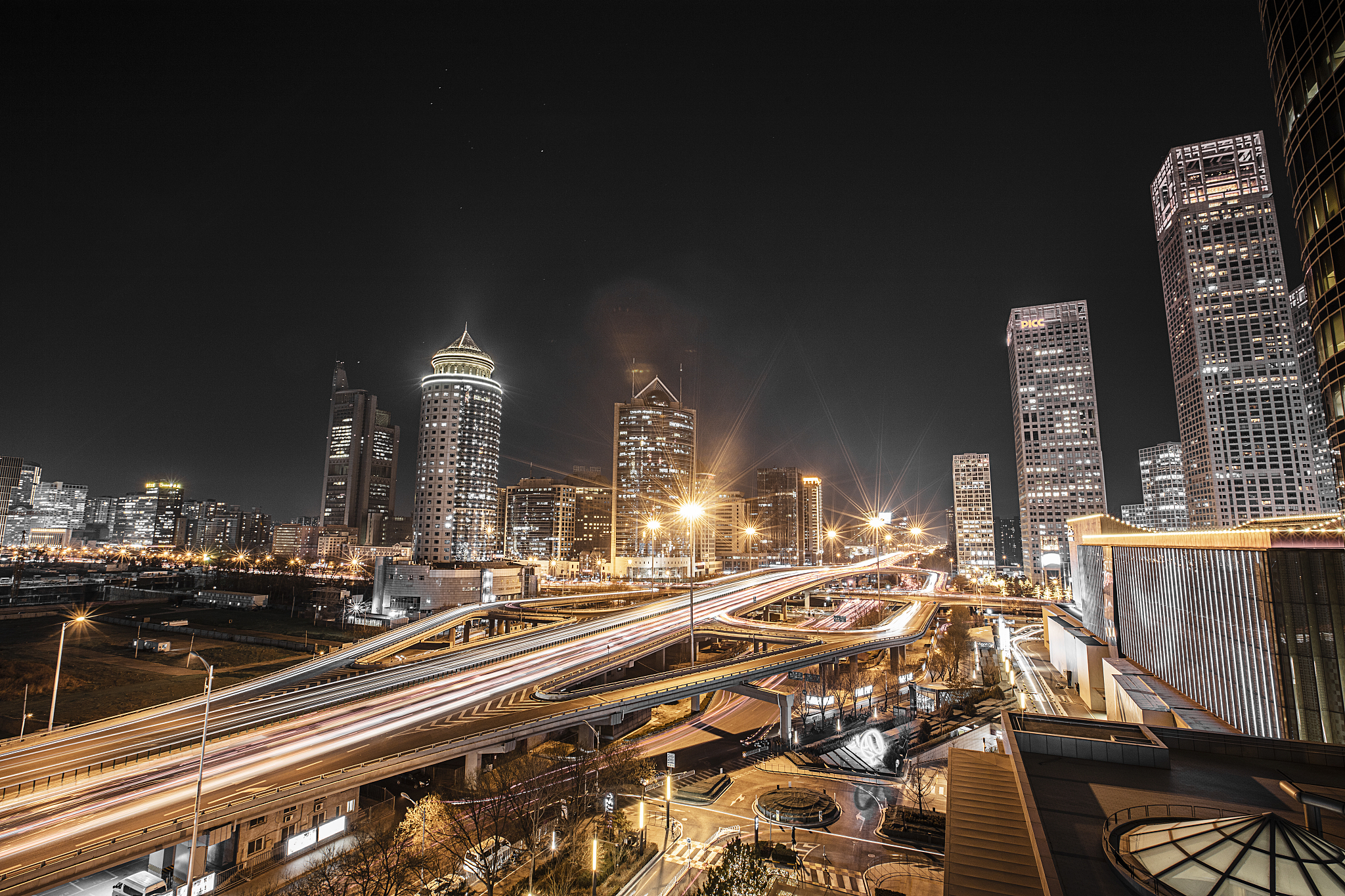 墓主的五行缺士2023坟墓坐向艮坤兼丑未，而子孙的五行土多缺火者如何