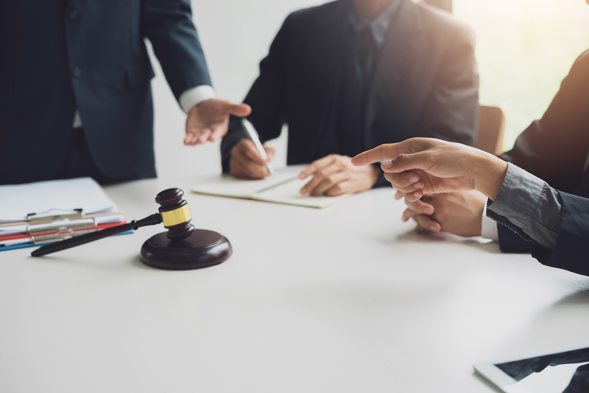 作为作为法务专员请详细地写一篇文章文章主题是征求采购部的意见、疑问等从而为之后的法务培训做准备