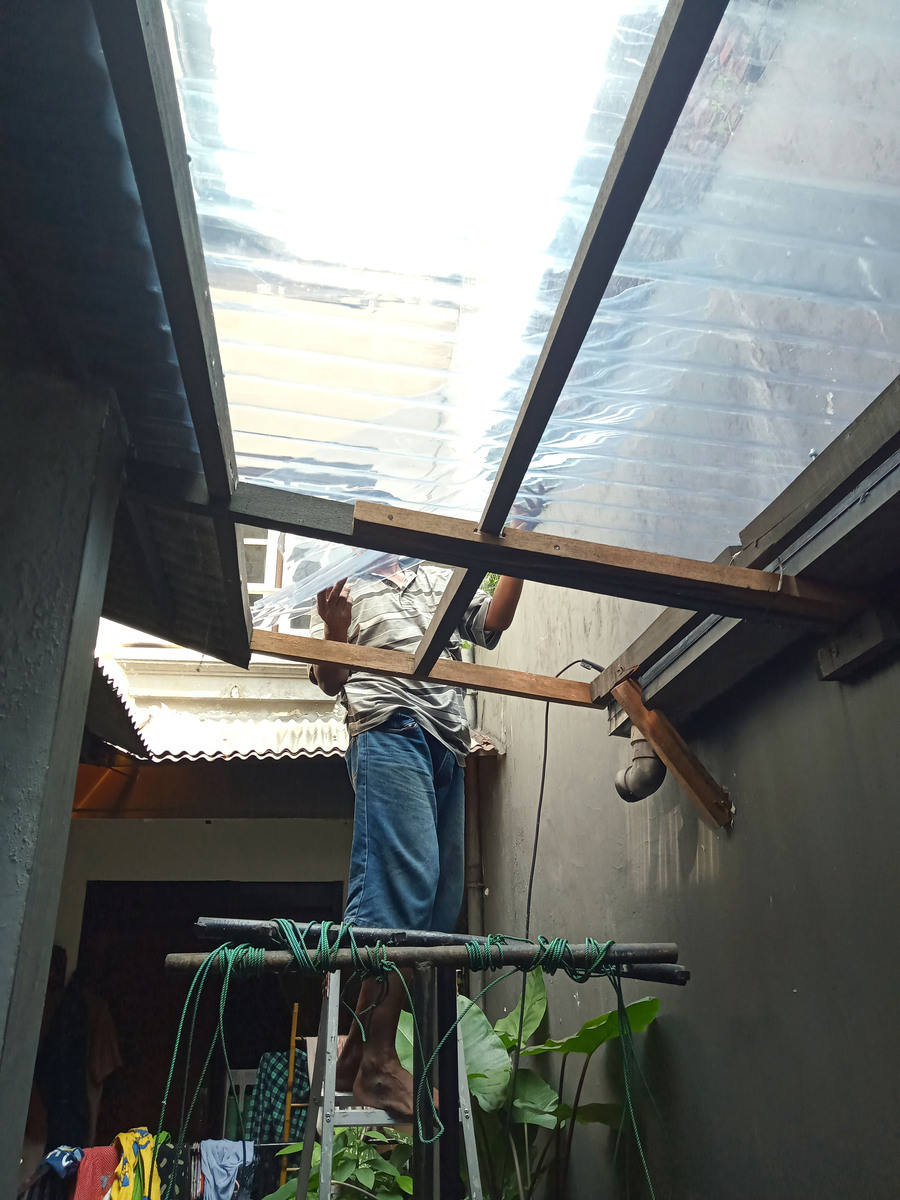 帮我生成伸缩遮阳棚商品的信息标题例如：遮阳棚折叠手摇伸缩式电动收缩遮阳蓬阳台户外露台篷门面雨棚