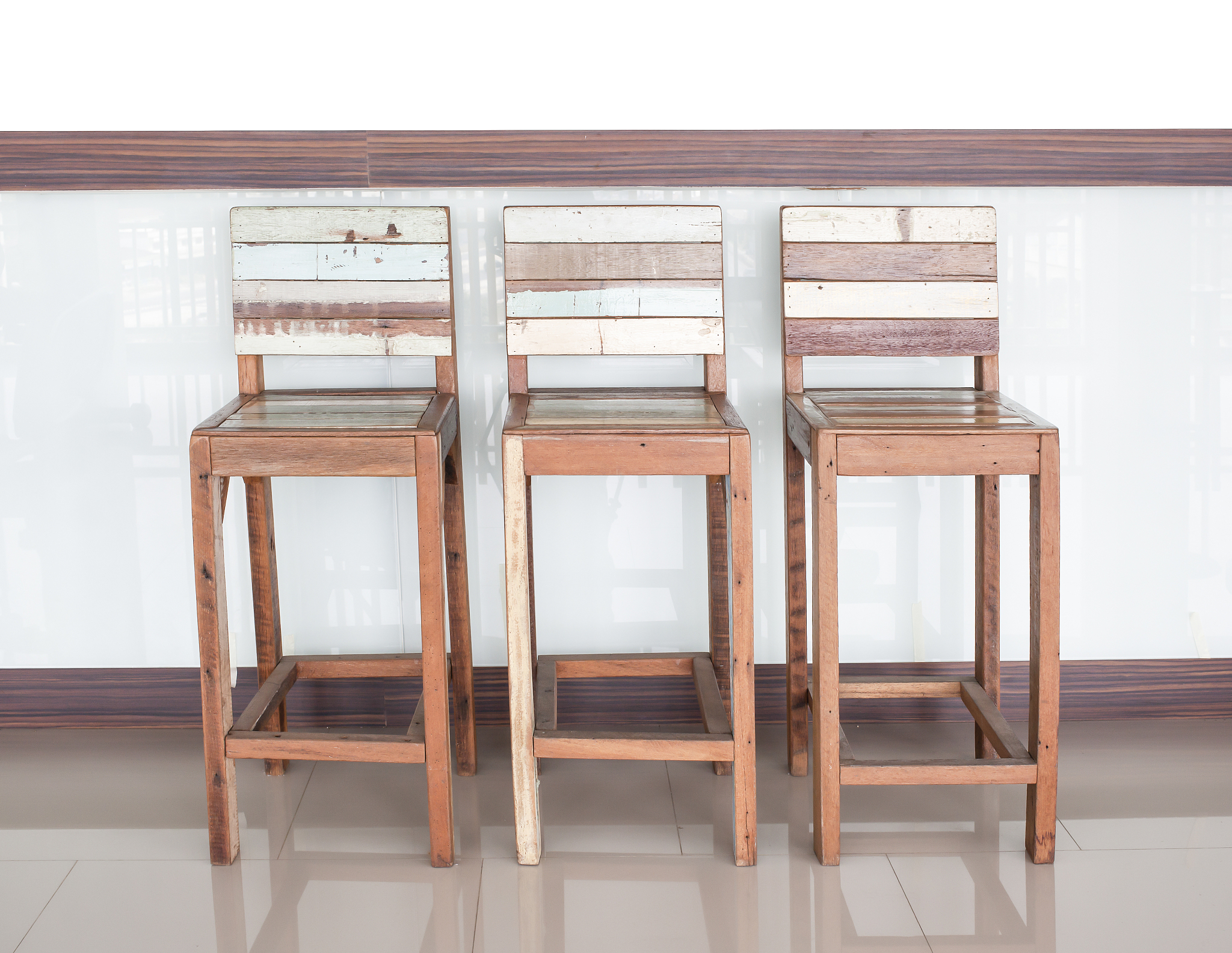 给我一个实木椅子的形容黑胡桃木制作做工精细