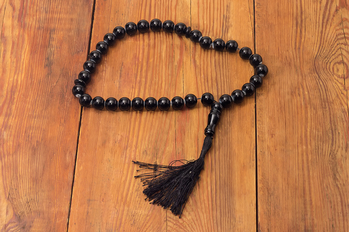 写一段雍和宫香灰手串的宣传语要求正能量保平安