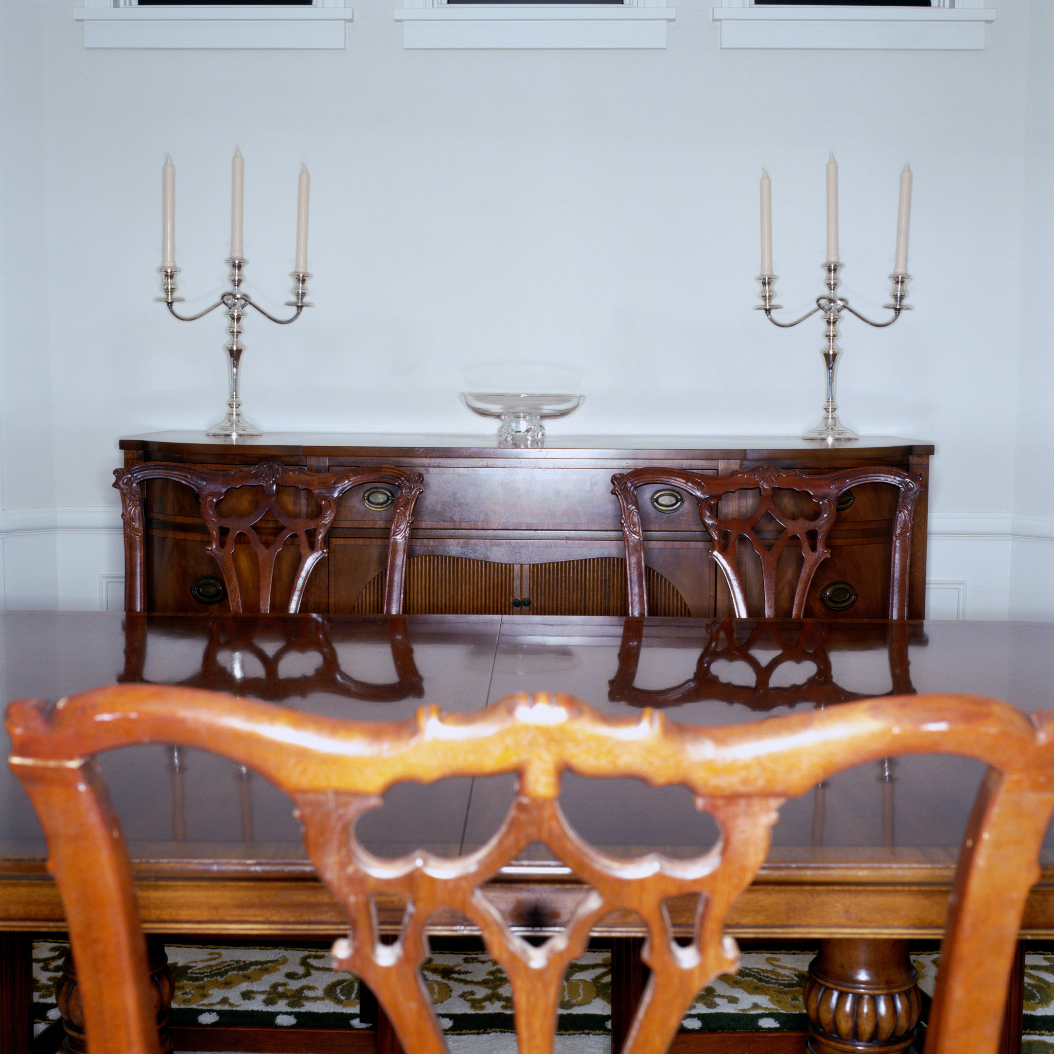 新中式圆桌：感受中国传统文化，回归内心宁静