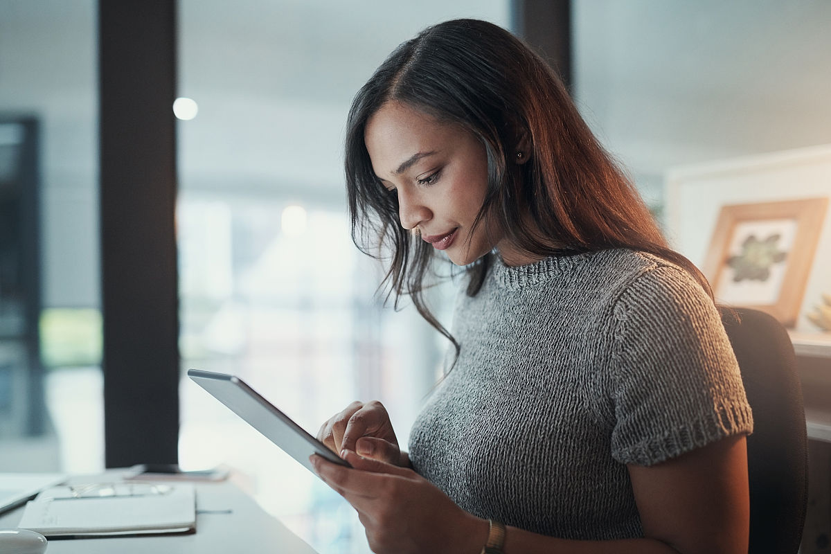 坚持梦想，追逐自由：一首表达希望和坚持的中文流行歌曲