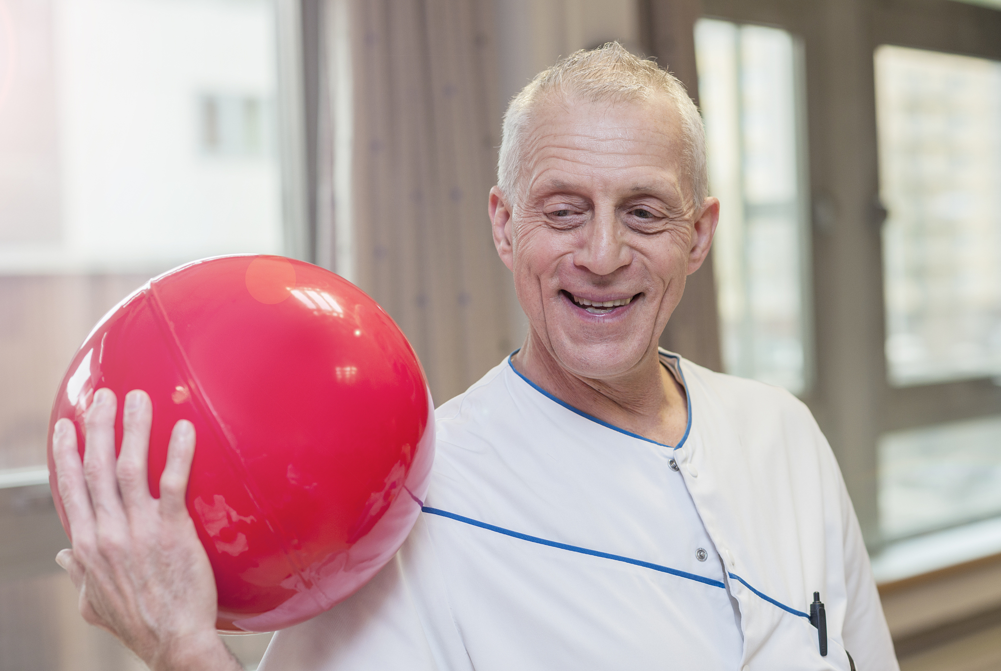 physical therapist using fitness balls