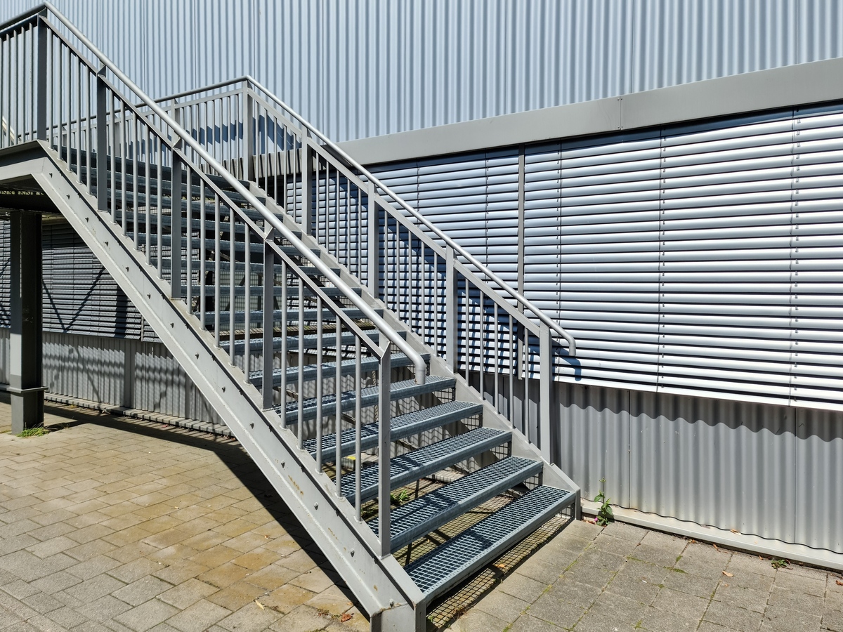 楼梯滑动支座：轻松移动楼梯的解决方案