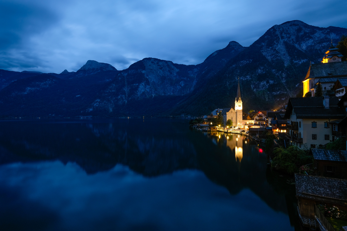 写一首表达刺激情绪的中文蓝调歌曲歌曲表达的主题为和平歌词结构为verse1、verse2、Pre-Chorus1、chorus1、chorus2、verse3、verse4、chorus3、Bridge1、chorus4并确保chorus1、chorus2、chorus3、chorus4、verse5、Pre-Chorus2、chorus5、Bridge2、歌词不重复每段歌词结尾使用中文aiwai