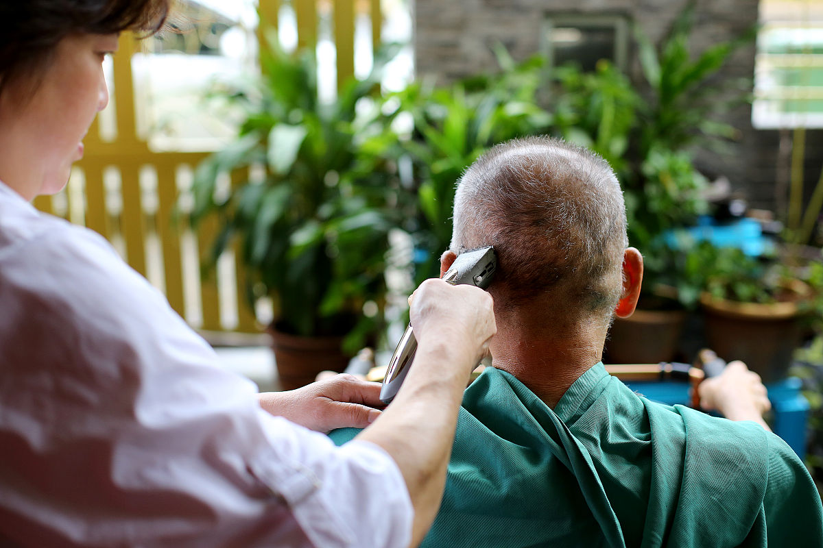 宣传采耳的抖音热门视频100字左右的脚本文案