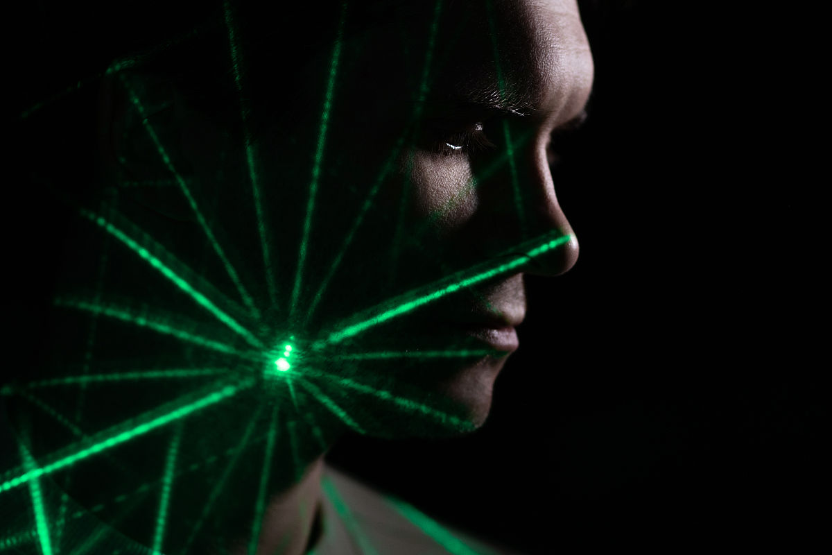 帮忙写一个200字的电影推荐系统应用场景