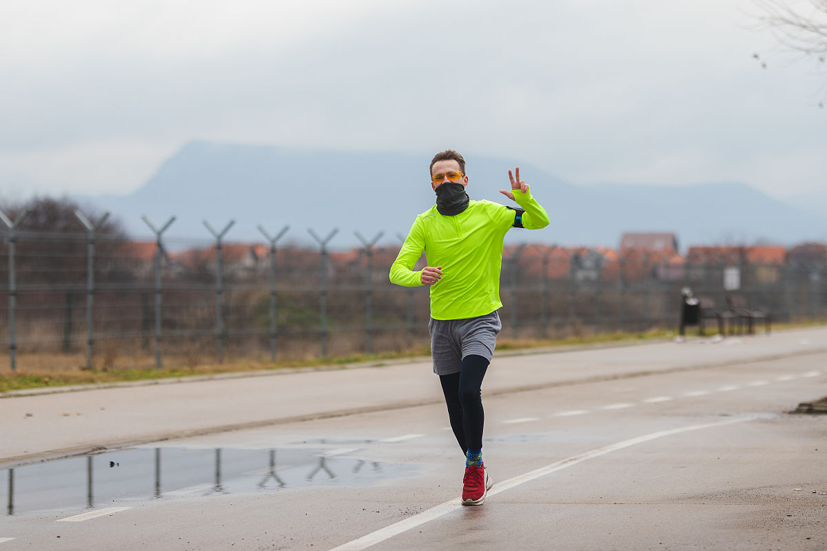 跑起来跟走路相比那个淋雨多