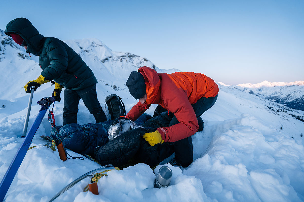 全球女性第一人！董红娟登顶全部14座8000米级高峰。请就此 写一段评论