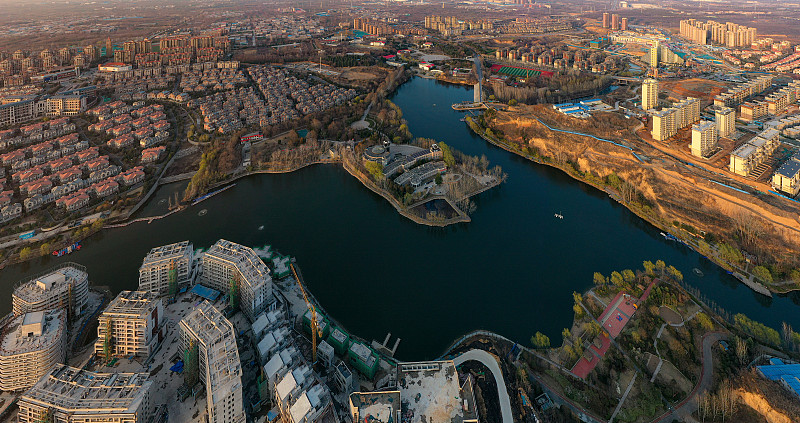 1223368659：我要写一篇关于智慧城市与智慧交通的论文帮我提供五个选题。