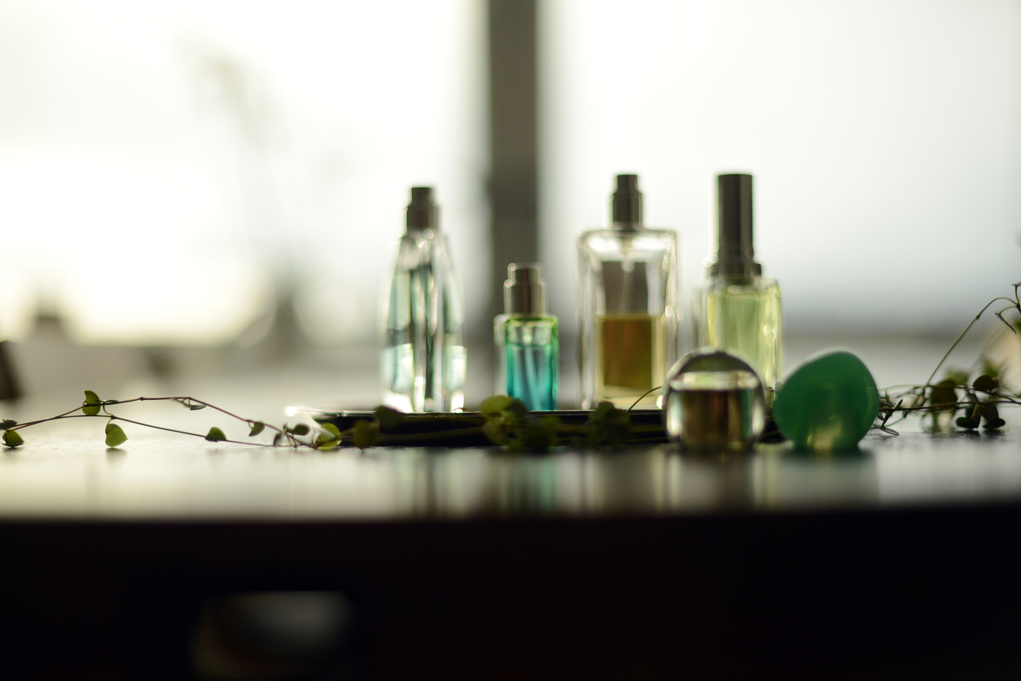 香调 Fragrance：花香木质调 floral woody tone前调 Top note：茶叶 Tea 醛 Aldehyde 香柠檬 Bergamot 薰衣草 Lavende 肉豆蔻 Nutmeg 橙花 Neroli 橘子 orange 中调 Middle tone：胡椒 鸢尾花 愈创木 巴西红木 芫荽 仙客来 小豆蔻 康乃馨 天竺葵后调After tone：麝香 香根草 雪松 橡木