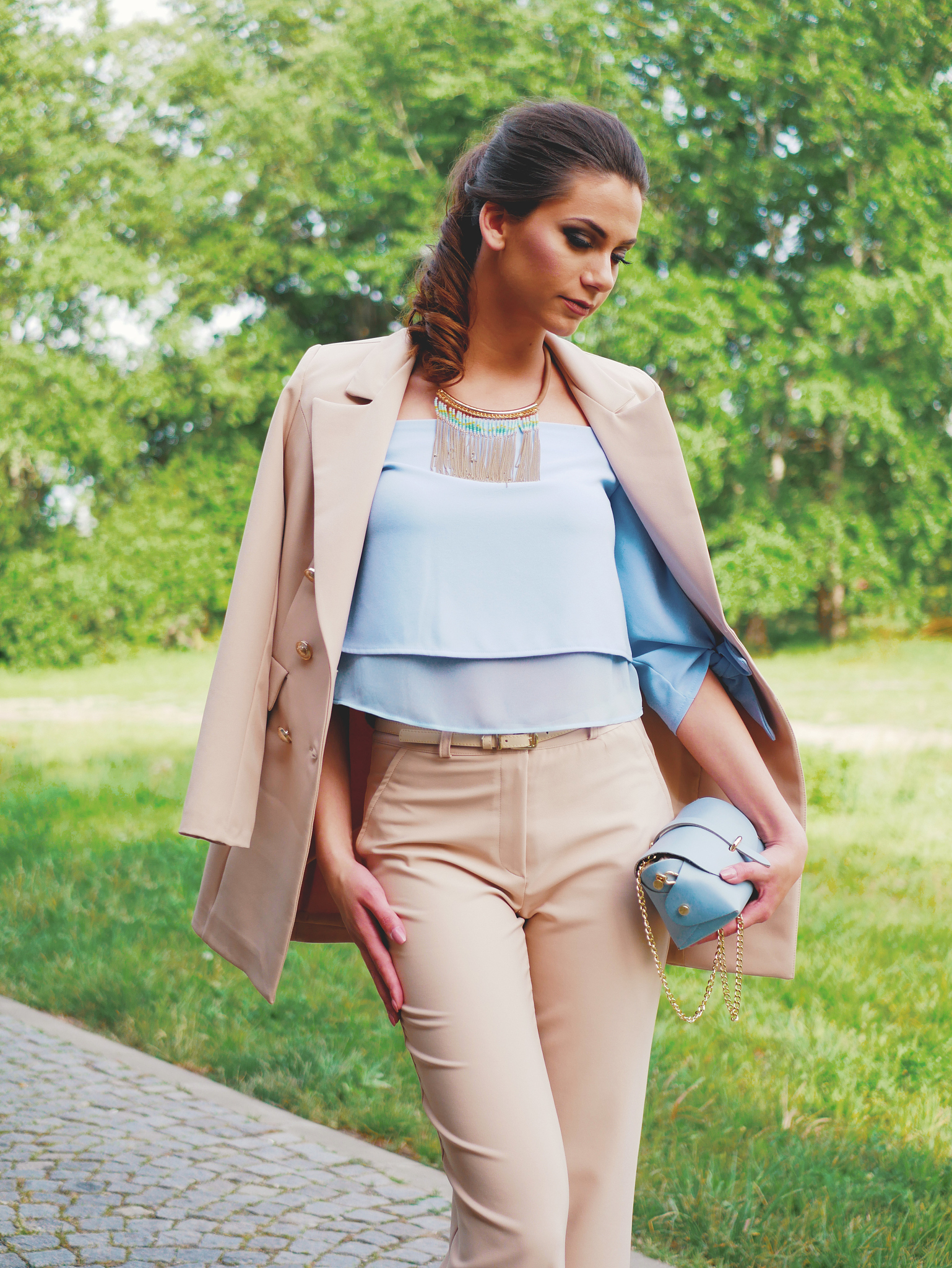 女性服装穿搭指南：展现你的魅力和个性