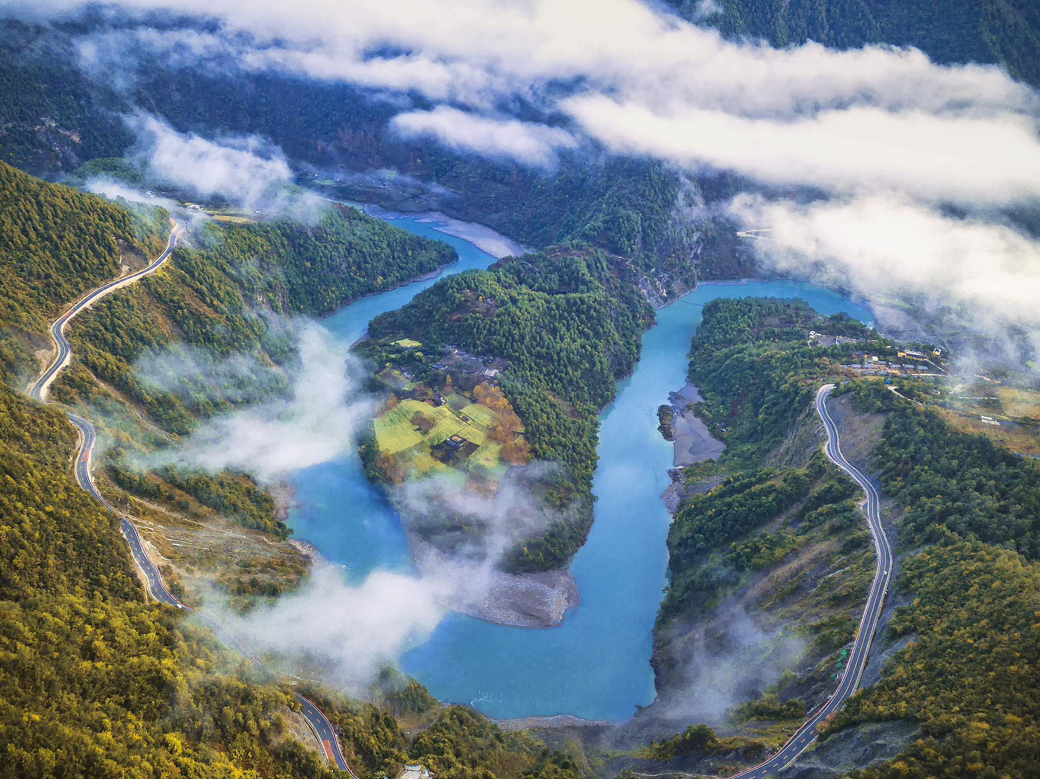 云南自驾游路线推荐：经典路线、热门景点、民族文化体验