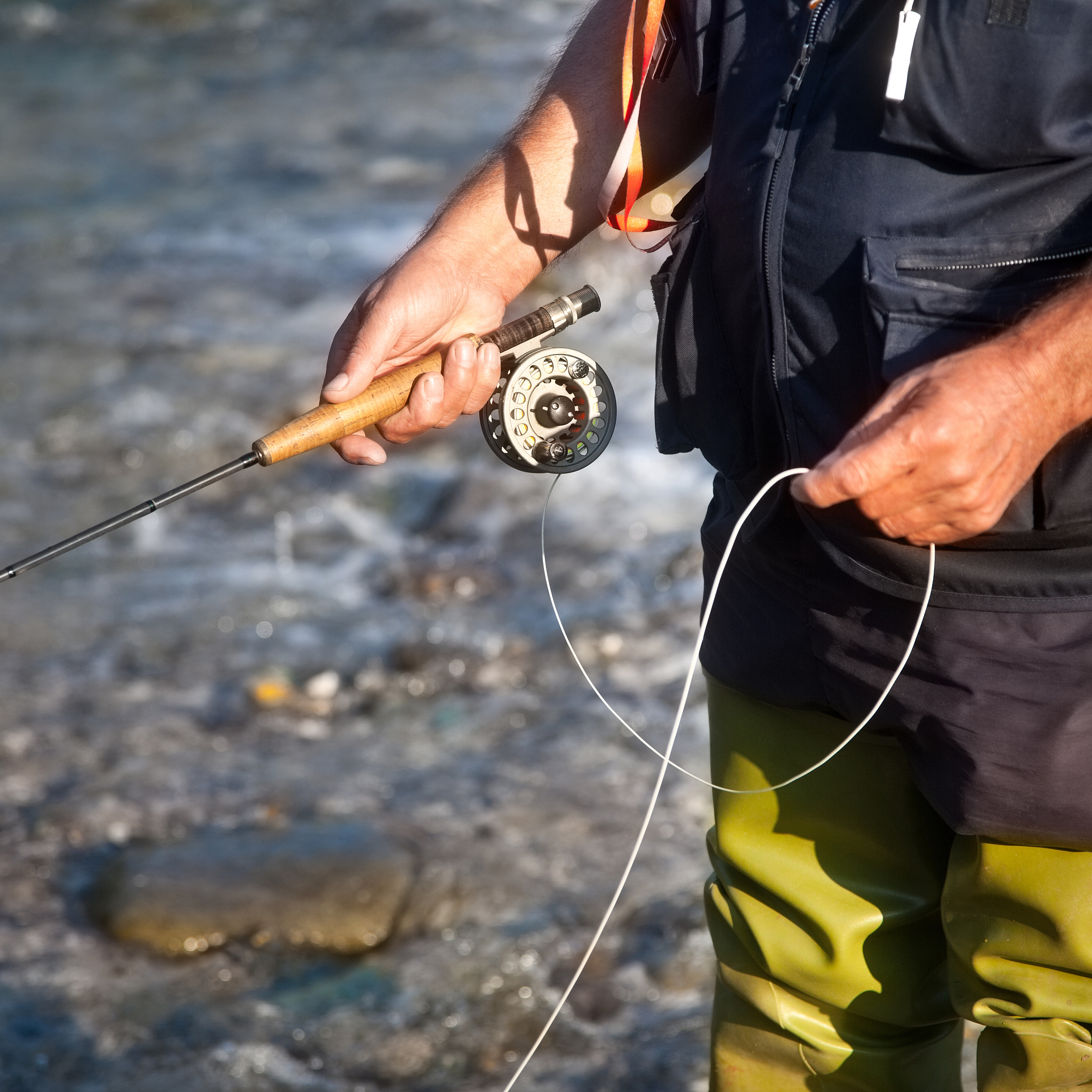 抛竿技巧指南：如何正确抛竿钓鱼
