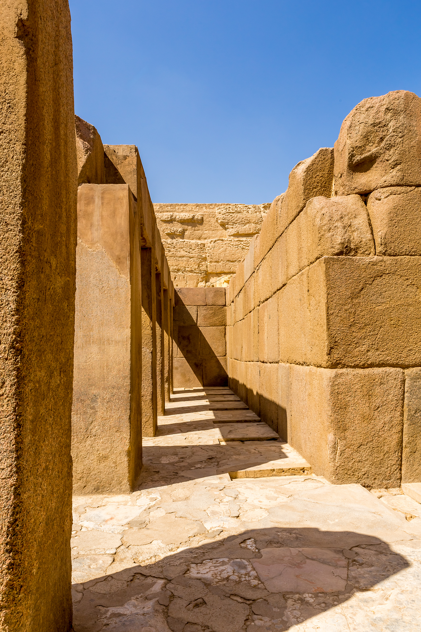 the sphinx and pyramid, cairo, egypt