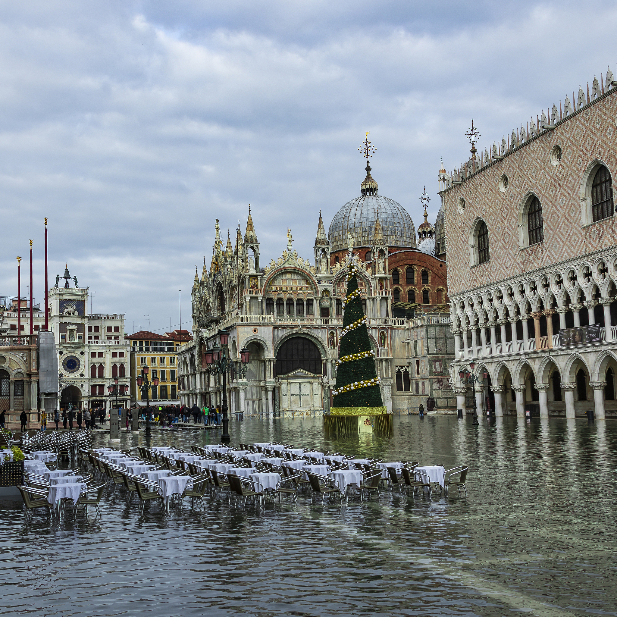 帮我规划一个意大利米兰、罗马、佛罗伦萨、比萨、威尼、那不勒斯的8天行程