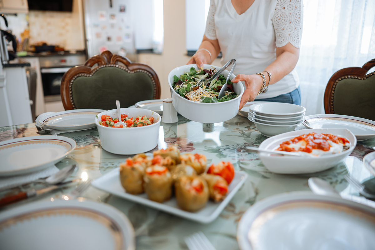 实木餐桌价格-材质、尺寸、工艺影响价格