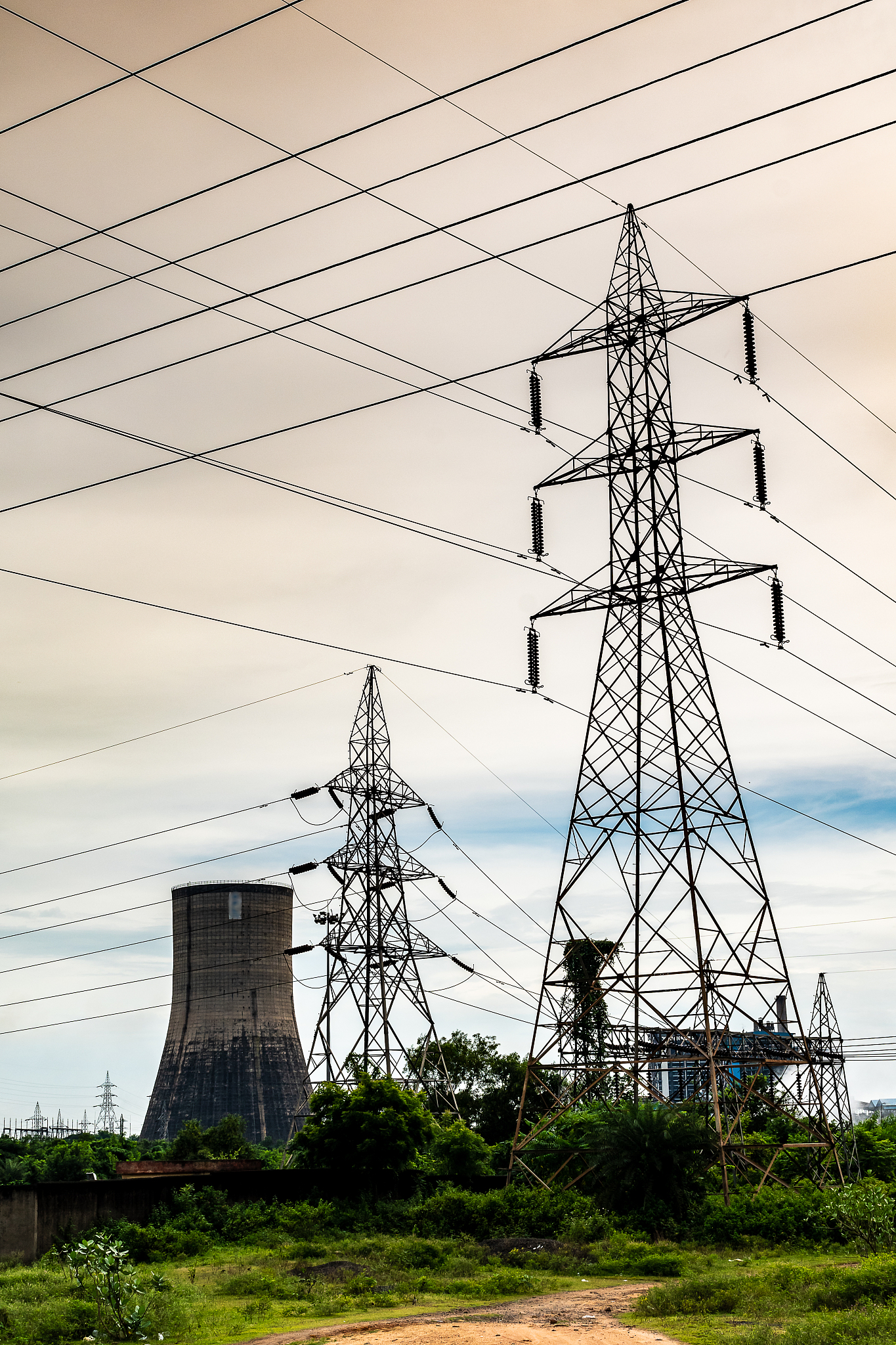 高压电：定义、用途和安全注意事项