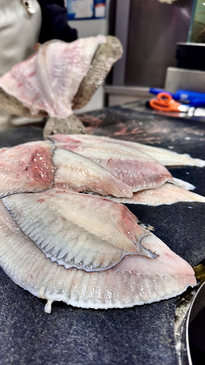 大眼鸡鱼剥皮步骤详解：简单易学，美味无忧