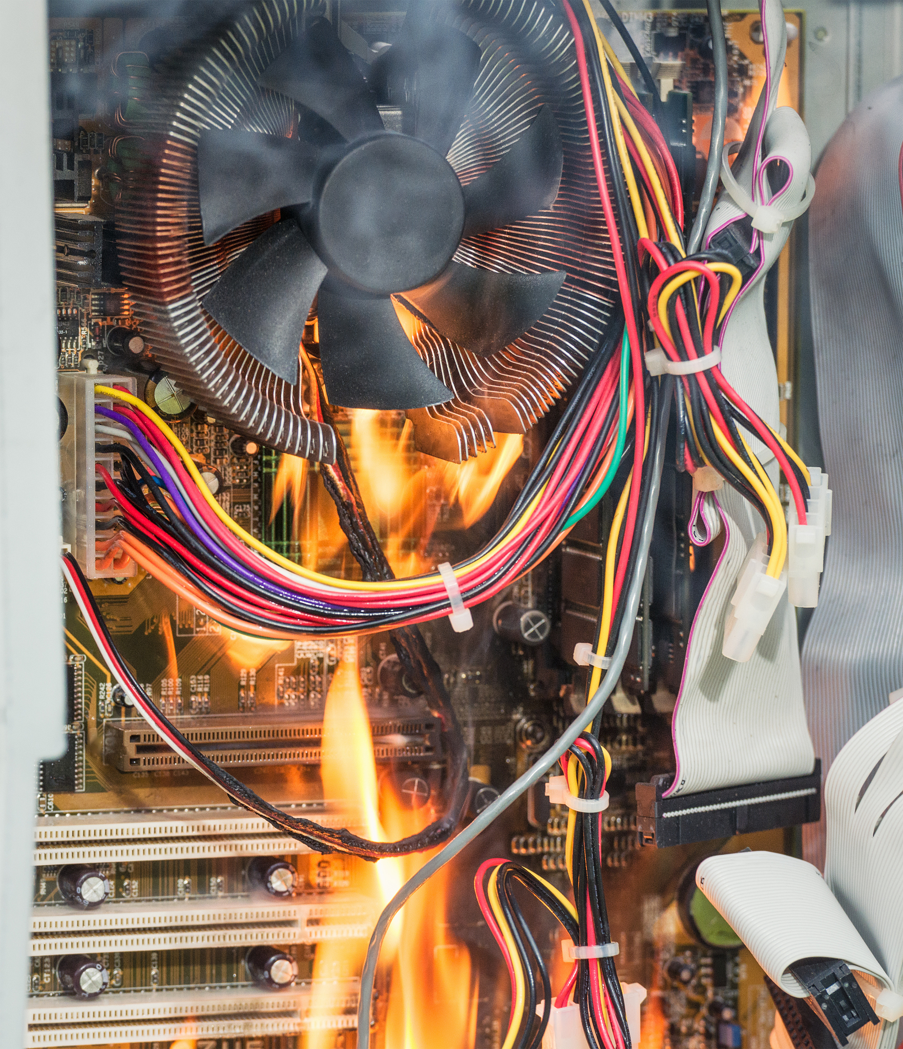 计算机机箱内部环境监测方法：温度、风扇、电压、噪音、湿度