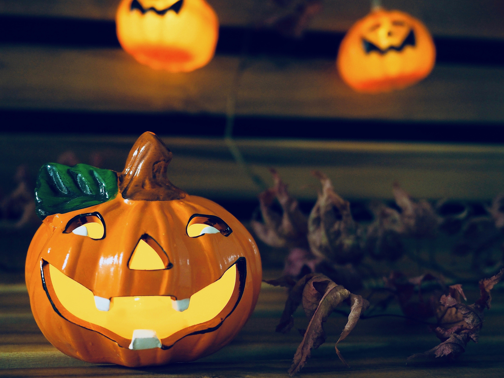 万圣节的由来英语短文有哪些习俗活动