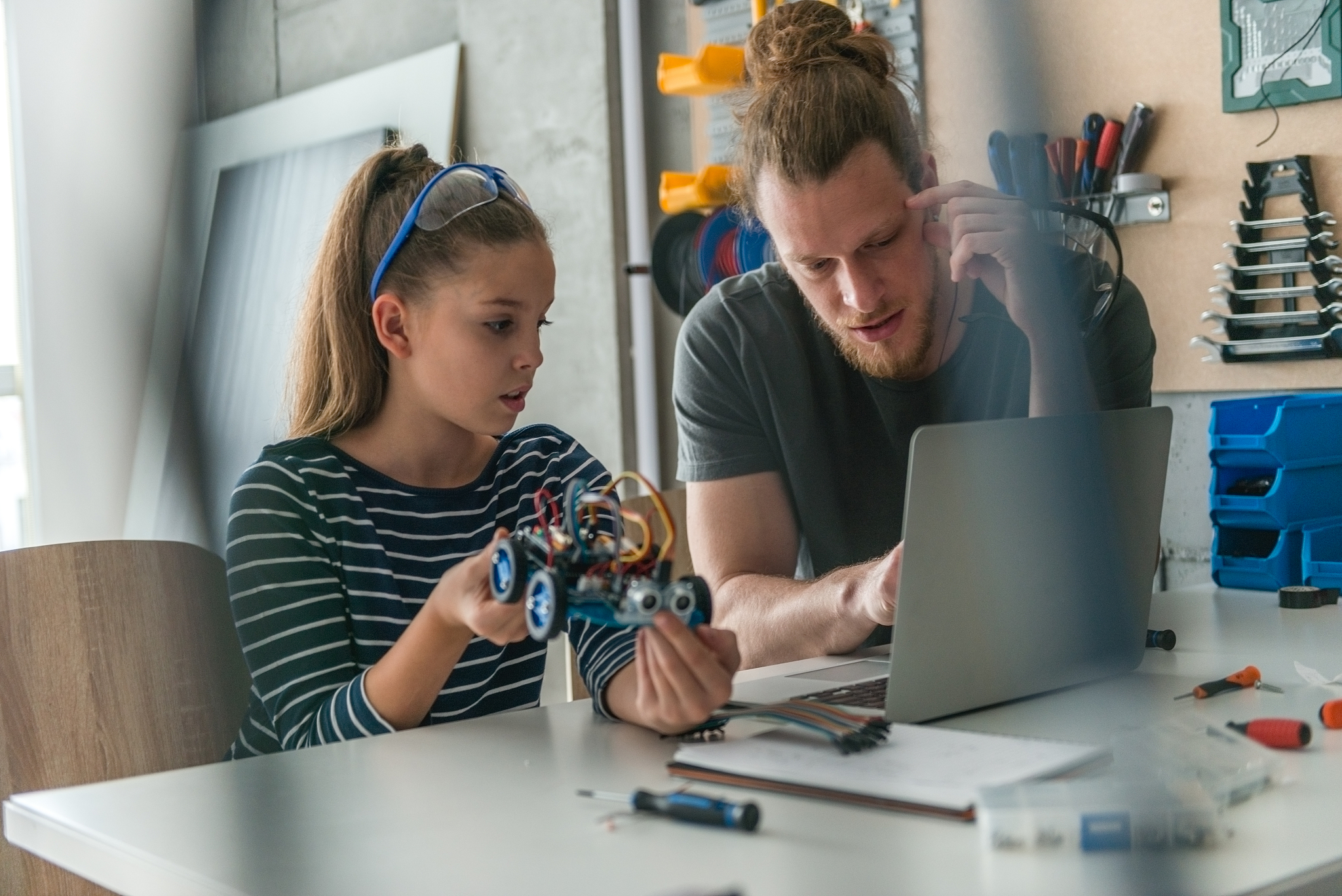 重庆微电子工业学校报关与国际货运是什么办学层次的