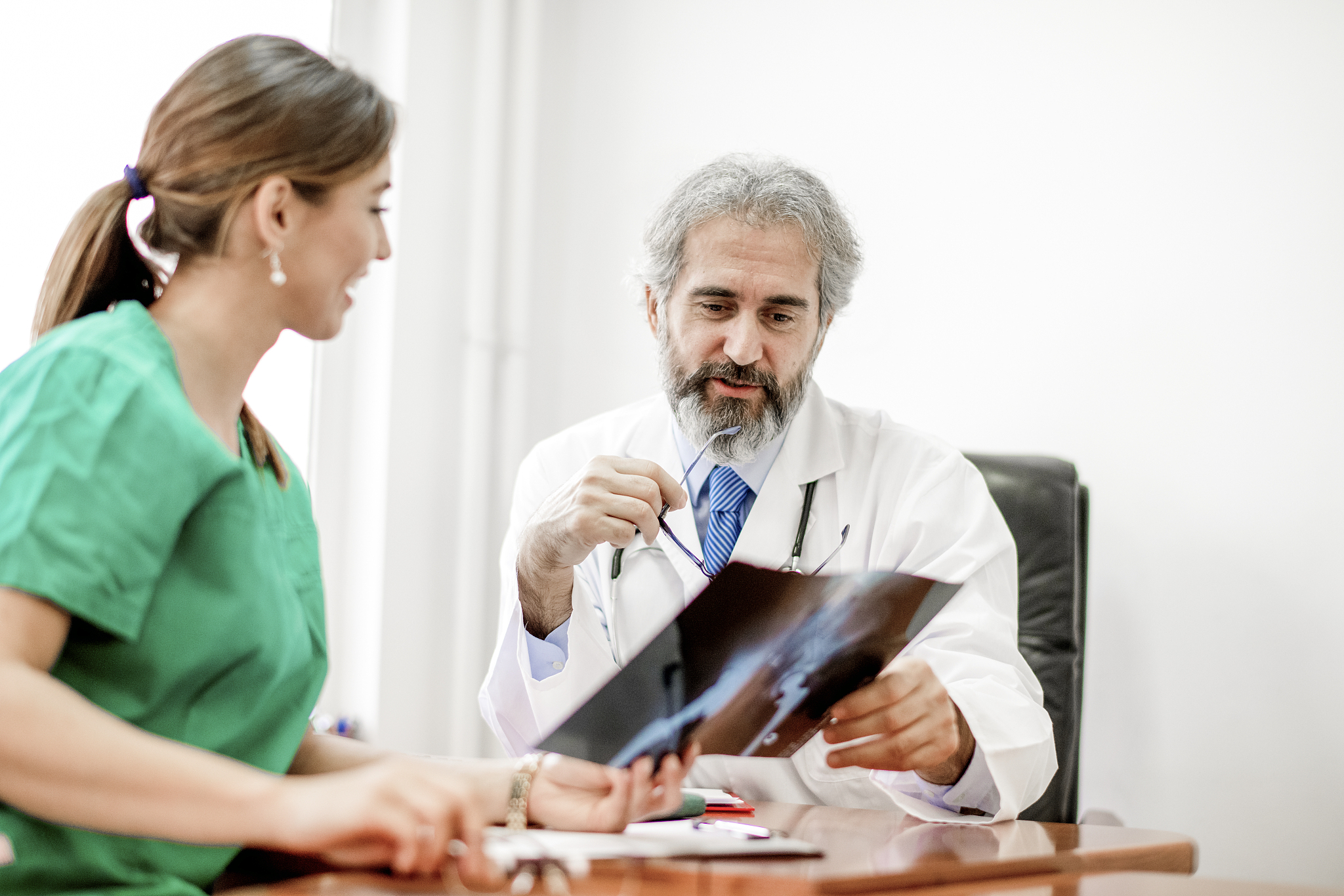 阐述企业员工风险感知提升一线管理人员参与职业健康管理意愿300字